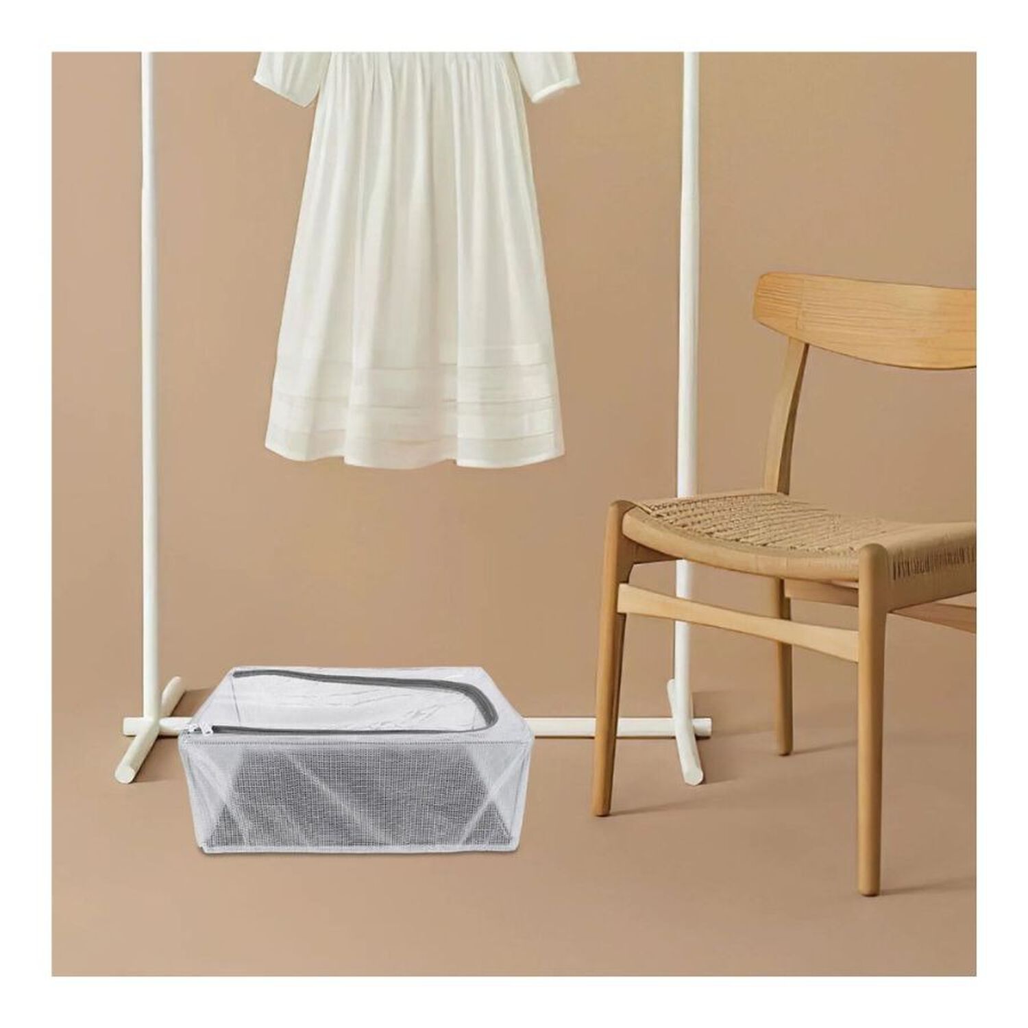 Caja Organizadora De Ropa Con Ventana Transparente Y Cierre 40x30x21cm image number 4.0