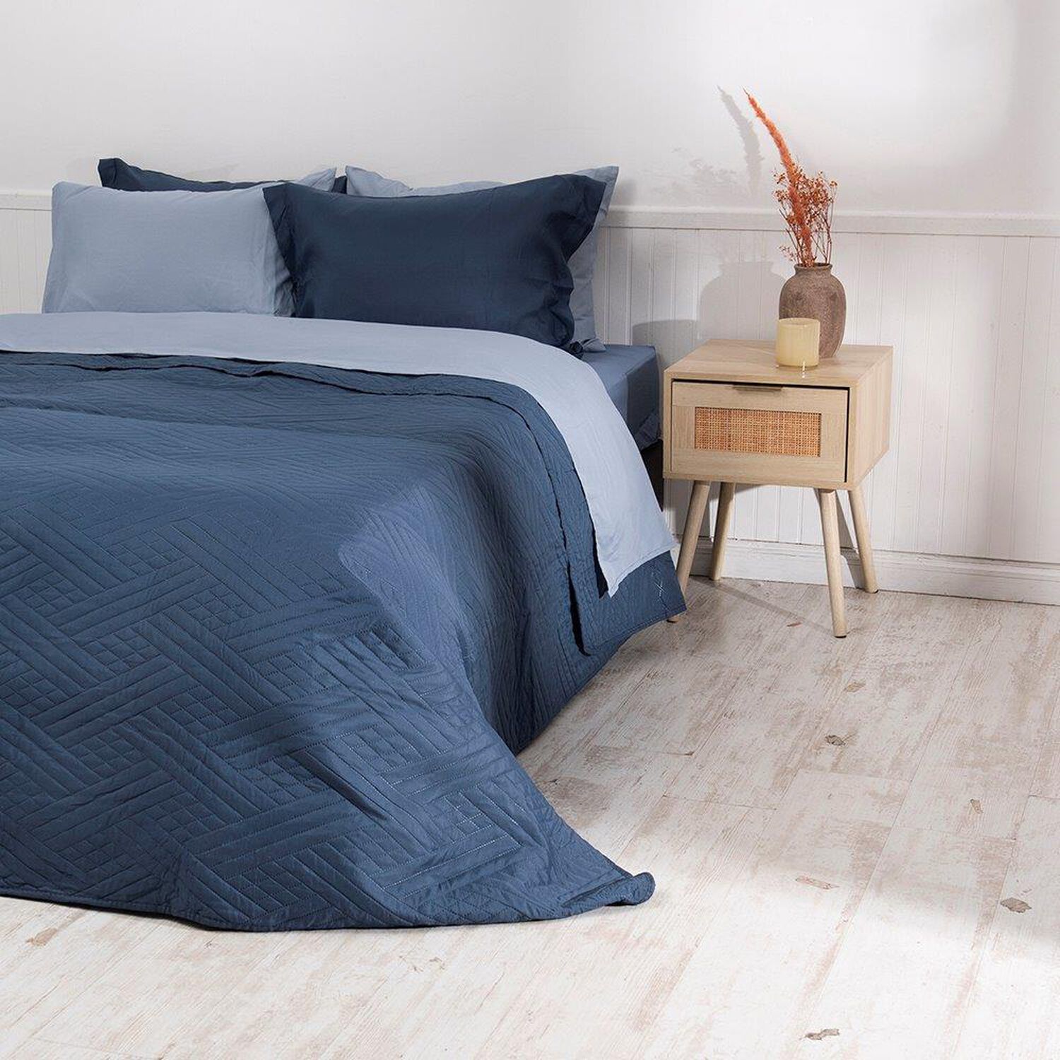 Set Quilt Liso + Sabana Liso King Azul image number 2.0