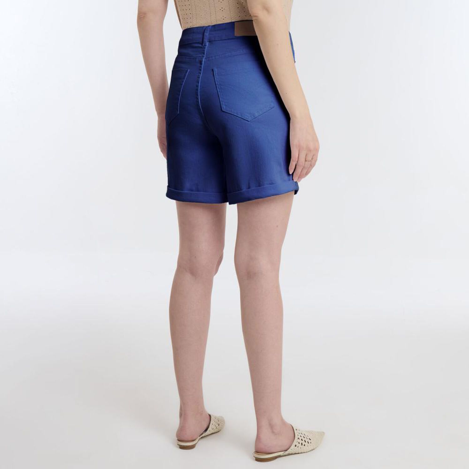 Bermuda B&aacute;sico Denim Tiro Medio Regular Mujer Geeps image number 2.0