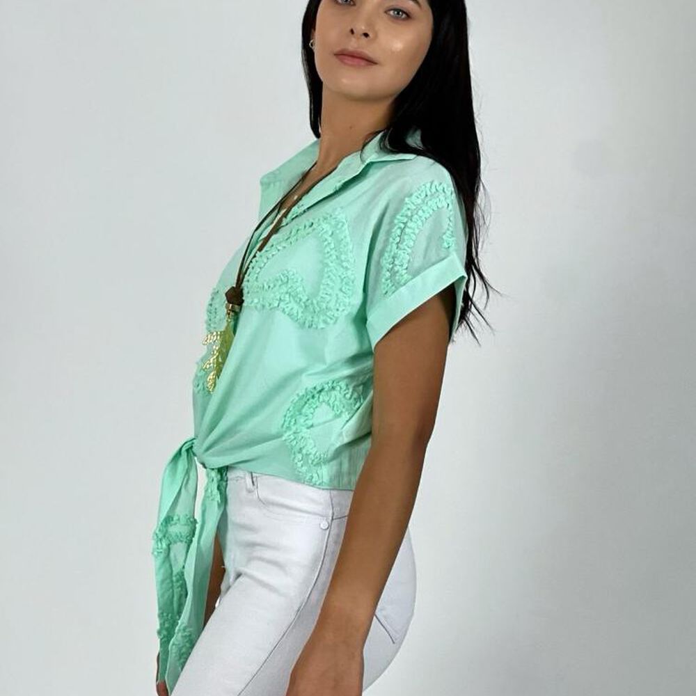 Blusa Amarrada Bordada Corazones image number 4.0