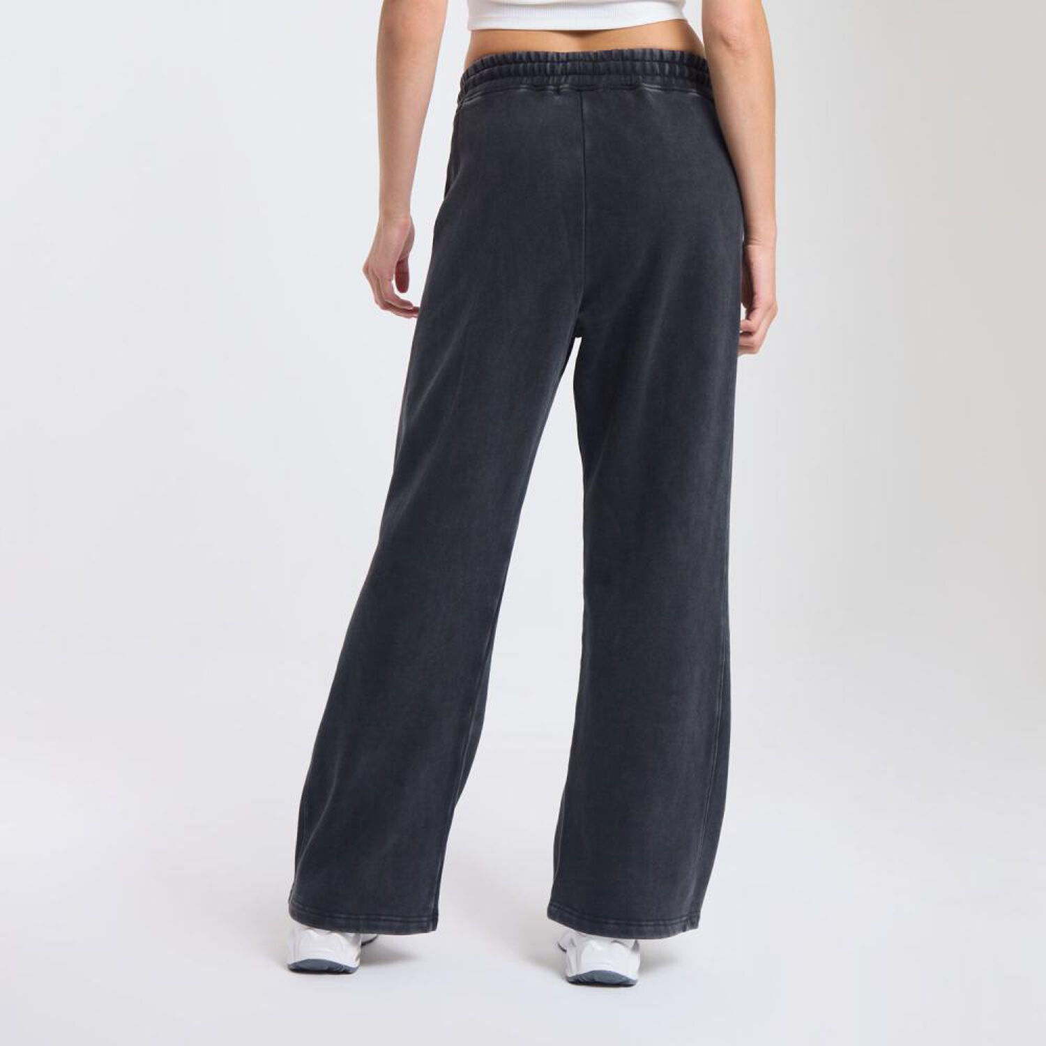 Pantal&oacute;n De Buzo Con Lavado Tiro Medio Relax Mujer Rolly Go image number 3.0