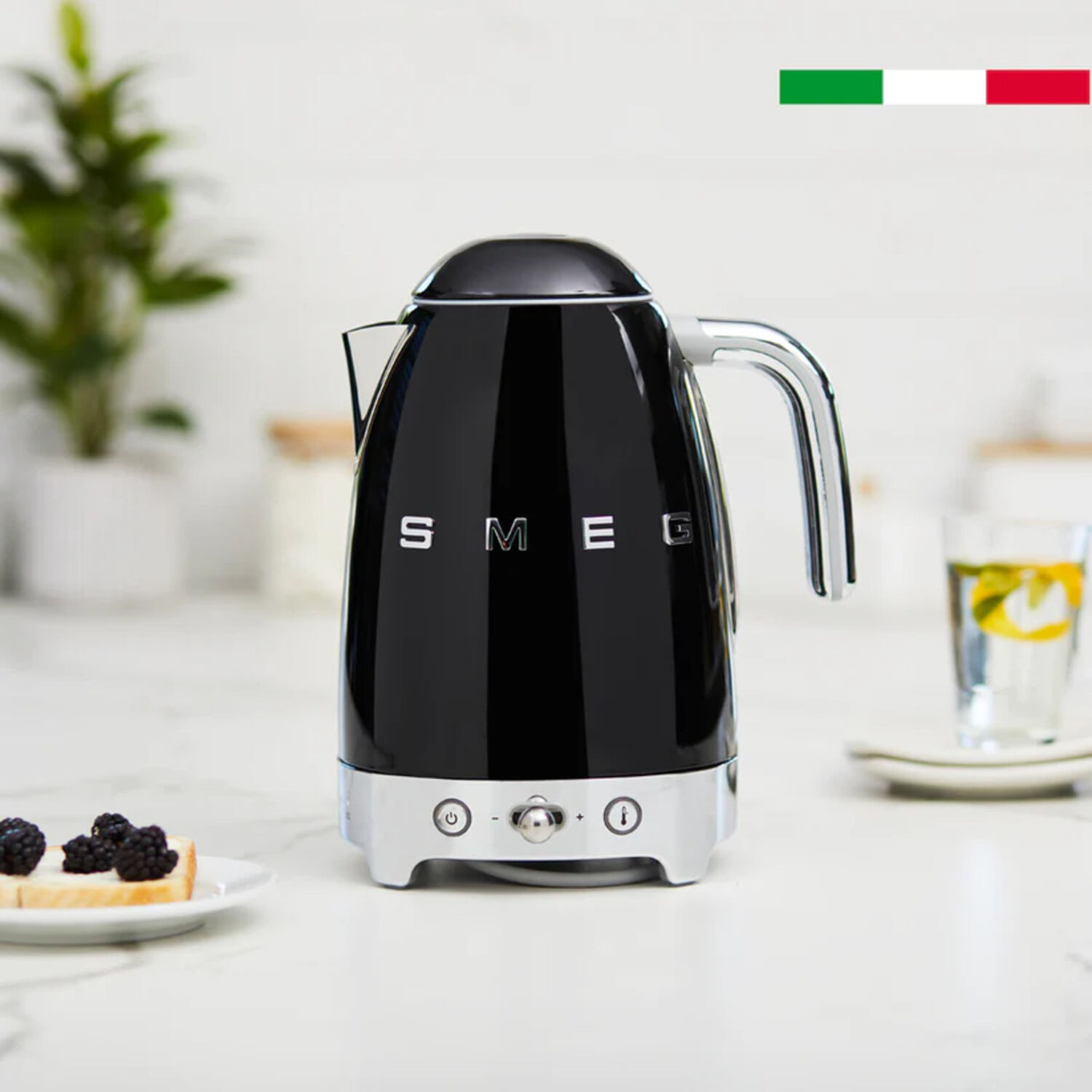 Hervidor Smeg Pro Negro Modelo Klf04bleu image number 4.0