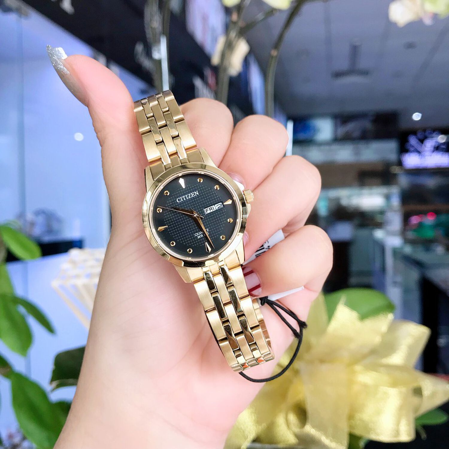 Reloj Citizen Mujer Eq0603-59f Classic Quartz image number 4.0