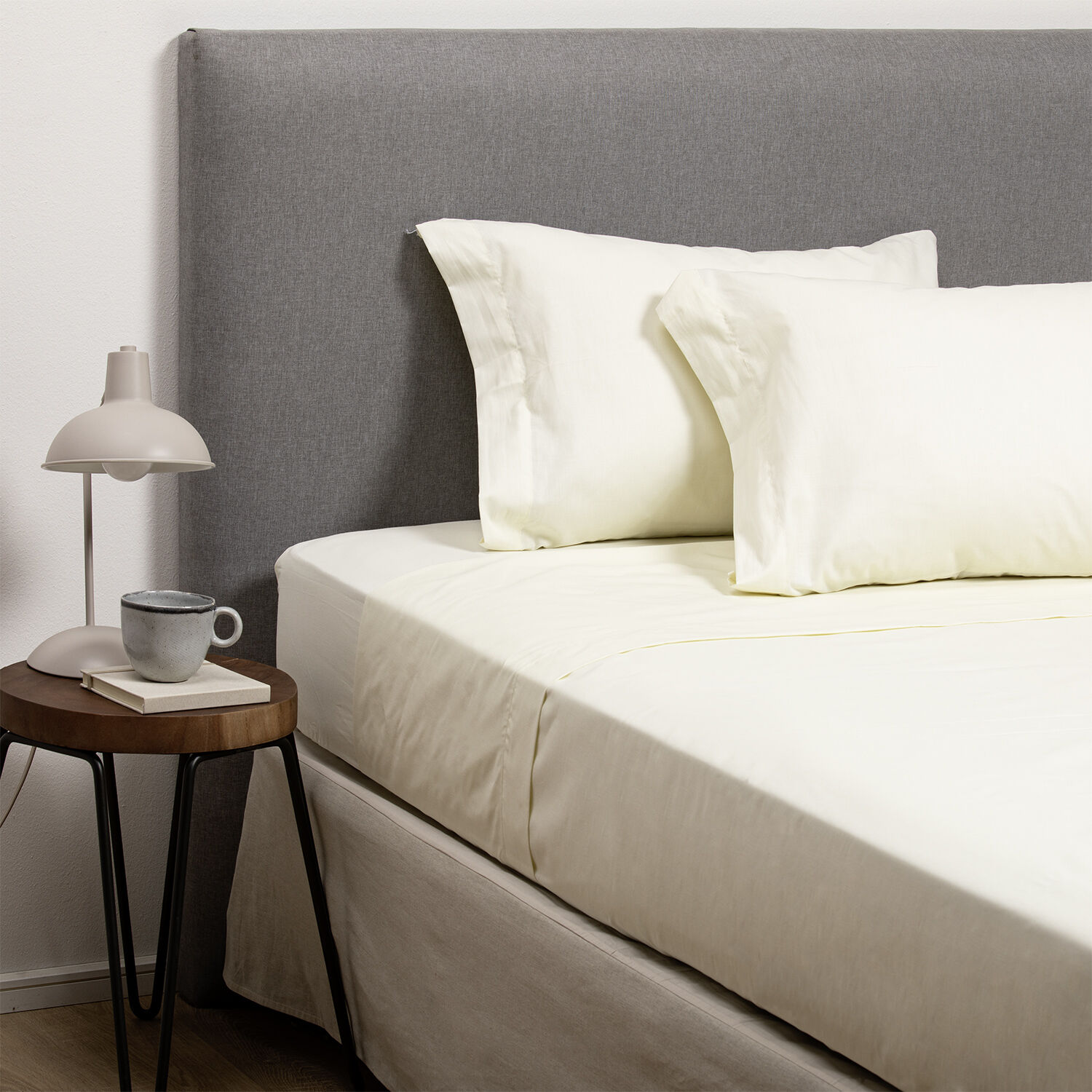 Pack 2 Sabanas Unicolor Arthome Gris + Beige King 144 Hilos image number 1.0
