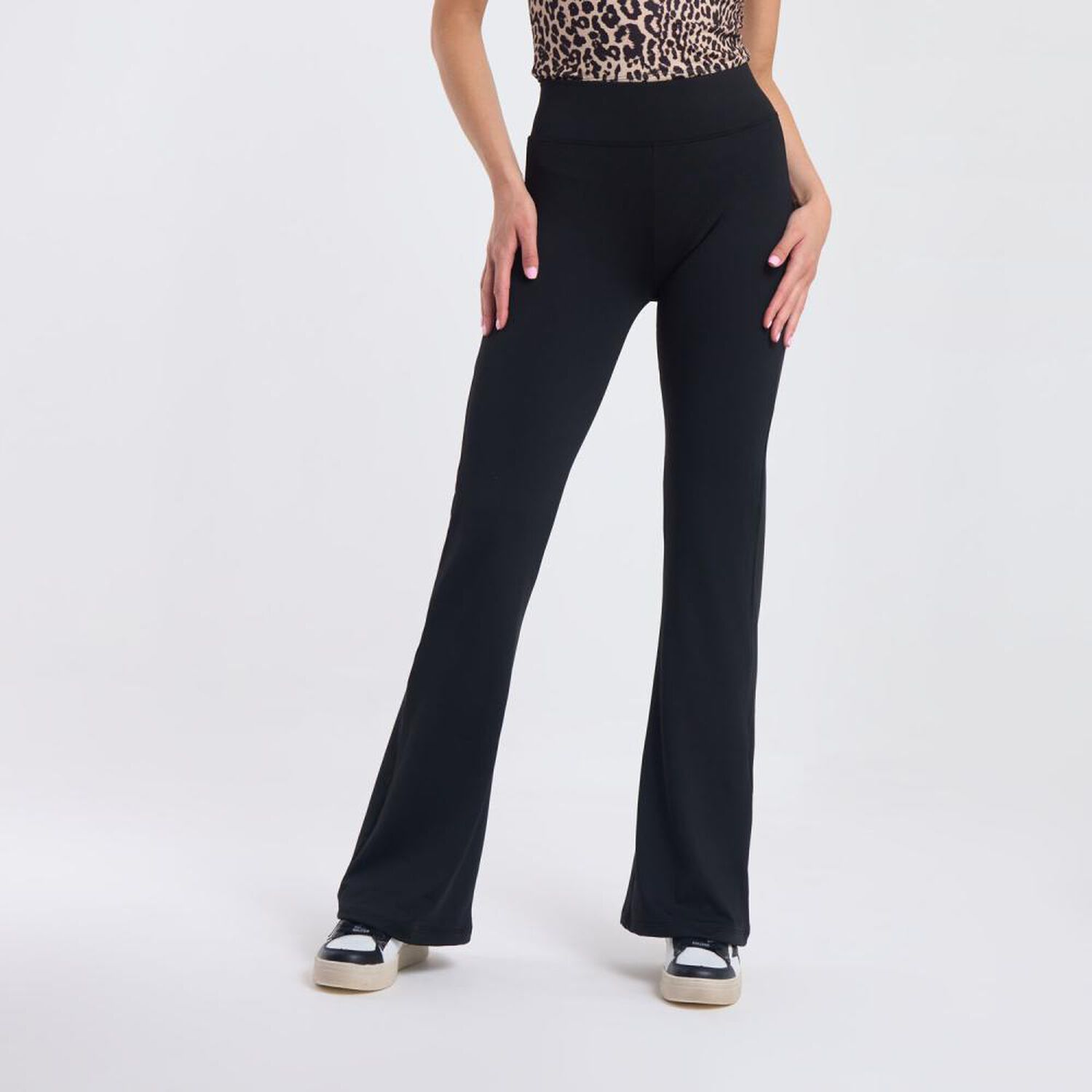 Calza Tiro Medio Flare Mujer Rolly Go image number 0.0