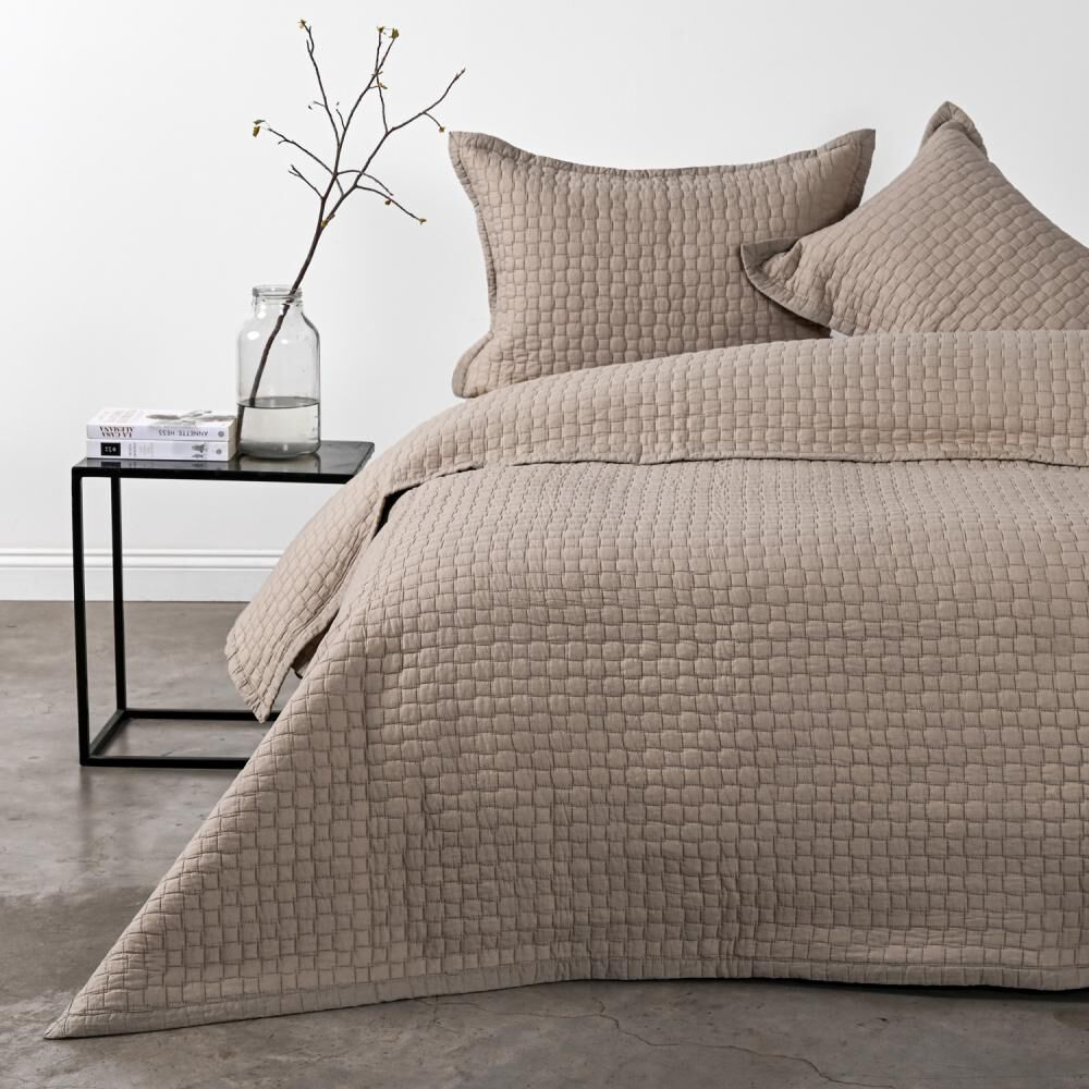 Quilt Royal Supreme Aura Linen / Super King image number 0.0
