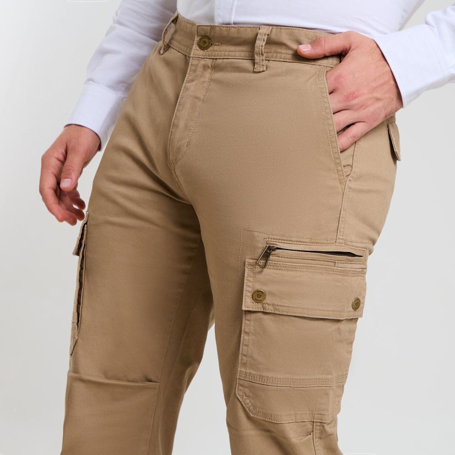 Pantal&oacute;n Liso Tiro Medio Regular Hombre Peroe image number 4.0
