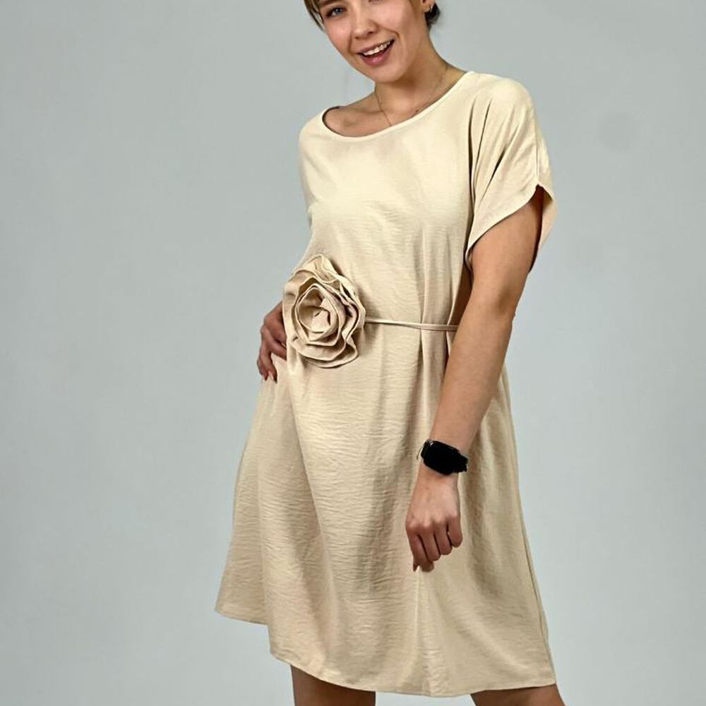 Vestido Crepe Cinturón De Rosa Beige Enigmática Boutique image number 1.0