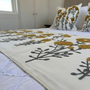 Set De Pieceras Bordadas + Fundas