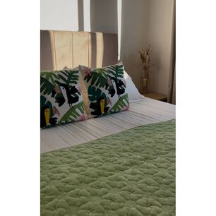 Set De Piecera De Polar Verde + 2 Fundas Bordadas