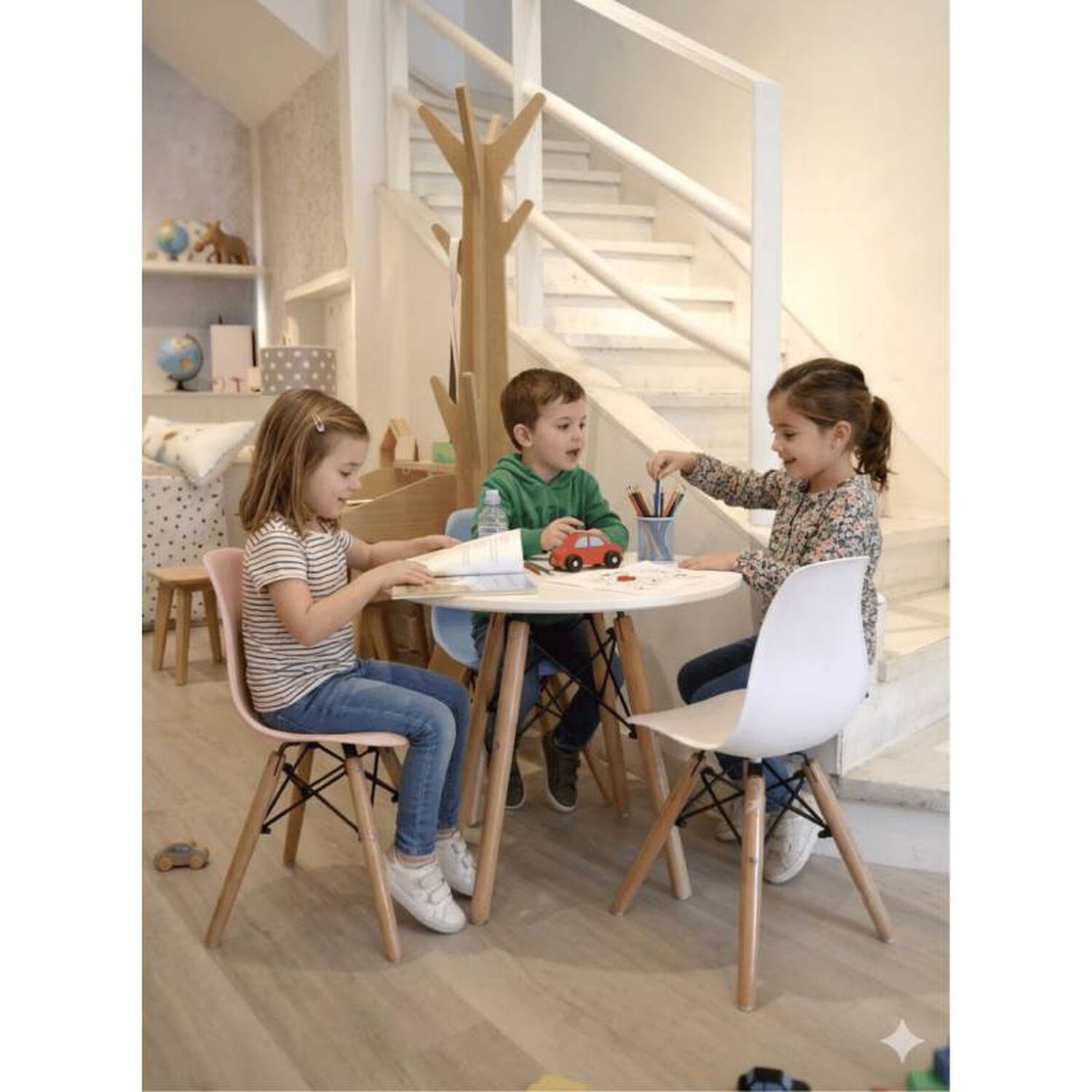 Mesa Infantil Eames Kids Redonda 60 Cm Blanca Patas De Madera image number 1.0