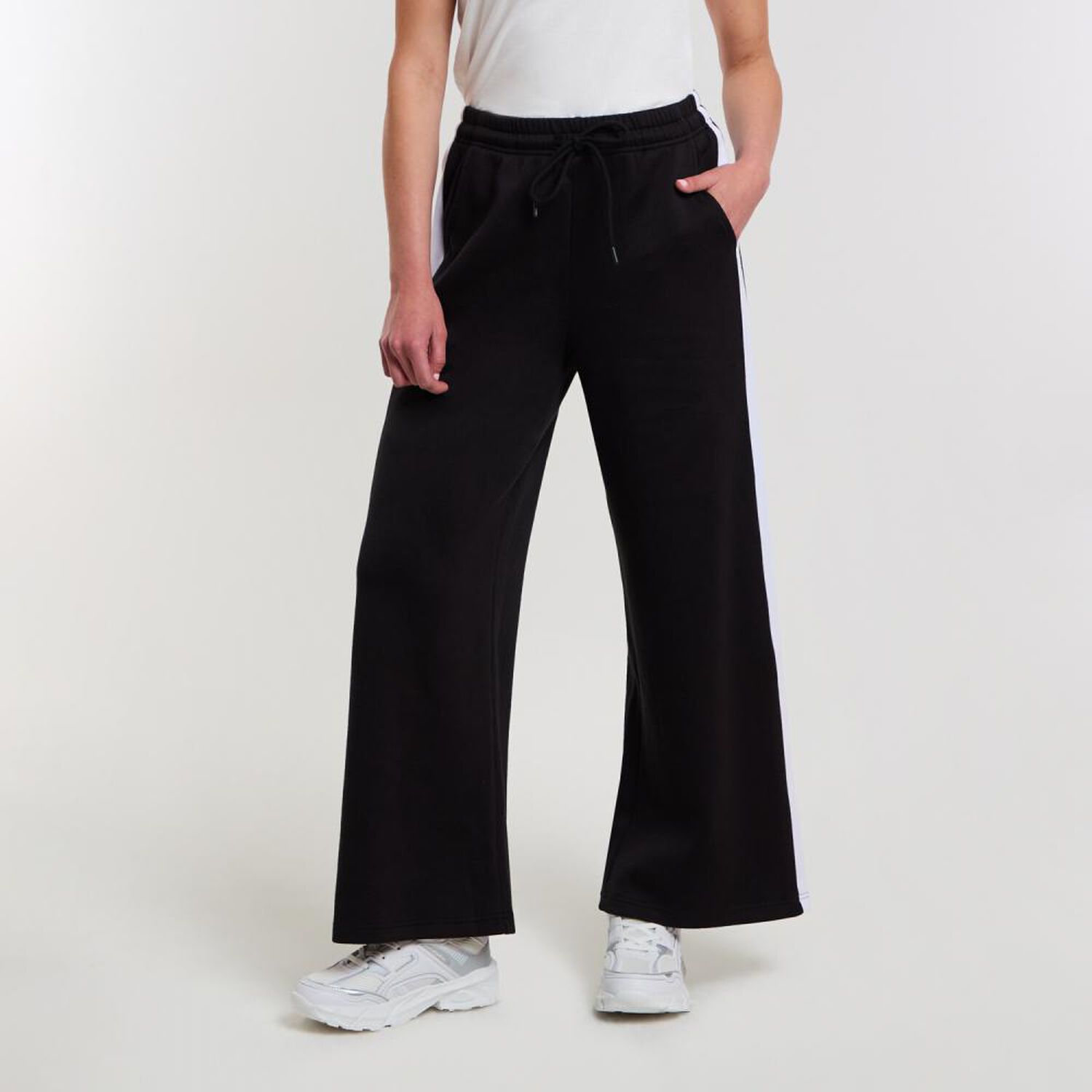 Pantal&oacute;n De Buzo Tiro Medio Wide Leg Mujer Rolly Go image number 0.0