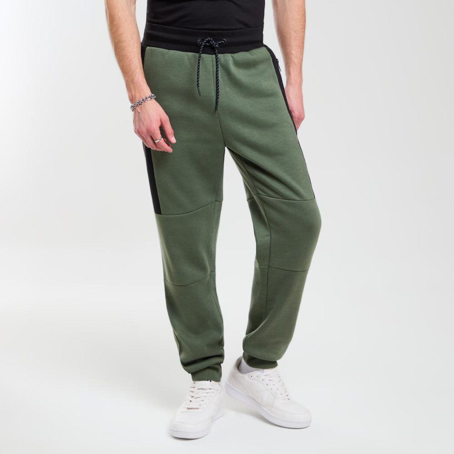 Pantal&oacute;n Estampado Tiro Medio Slim Hombre Skuad image number 0.0