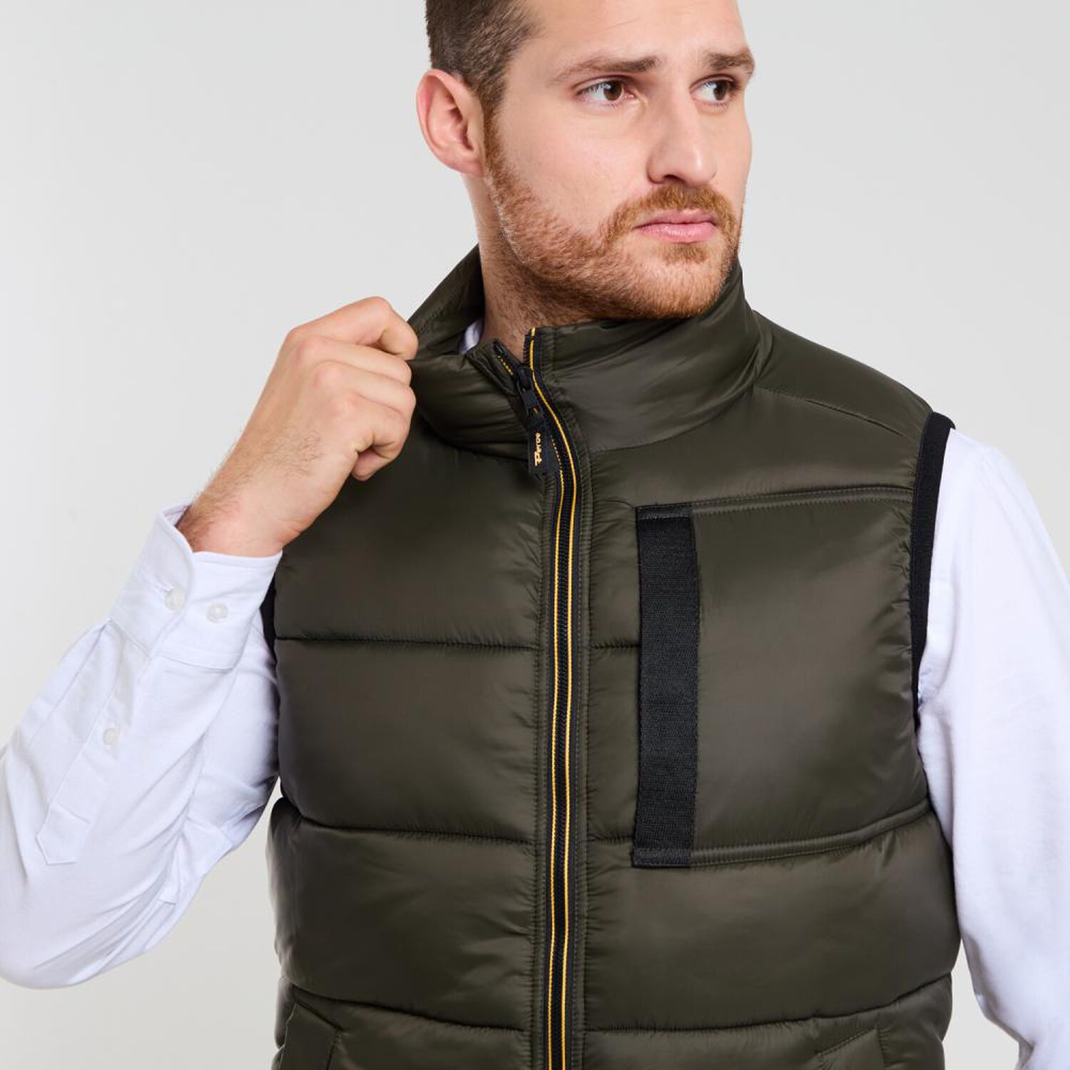Chaqueta Lisa Regular Sin Mangas Cuello Alto Hombre Peroe image number 4.0