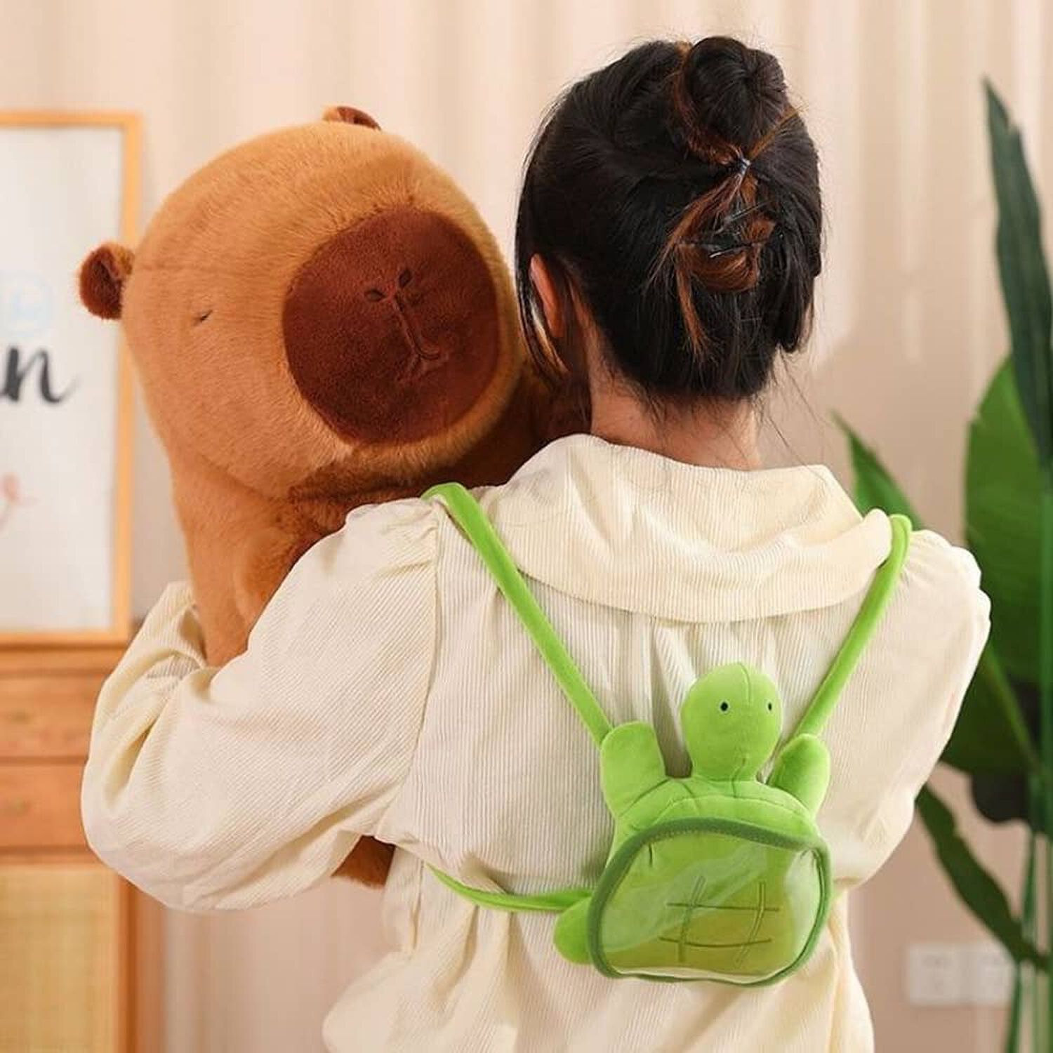 Peluche De Capibara Kawaii Carpincho Mochila Tortuga 40cm image number 2.0