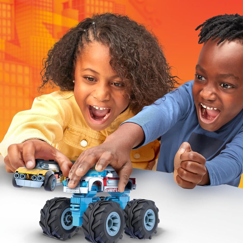 Auto De Juguete Hotwheels Rodger Dodger Y El Monster Truck image number 3.0