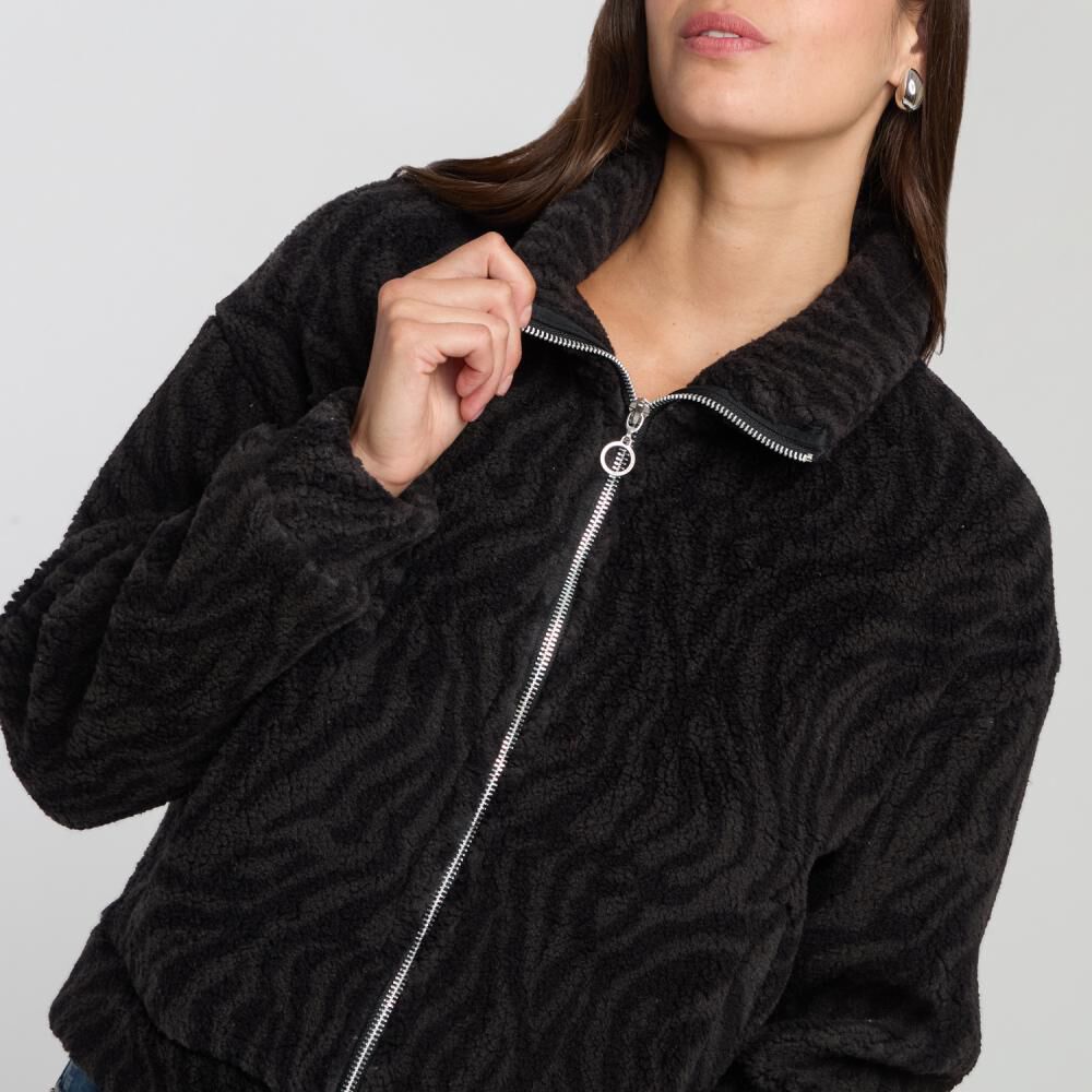 Polerón Chiporro Estampado Regular Cuello Alto Mujer Rolly Go image number 4.0