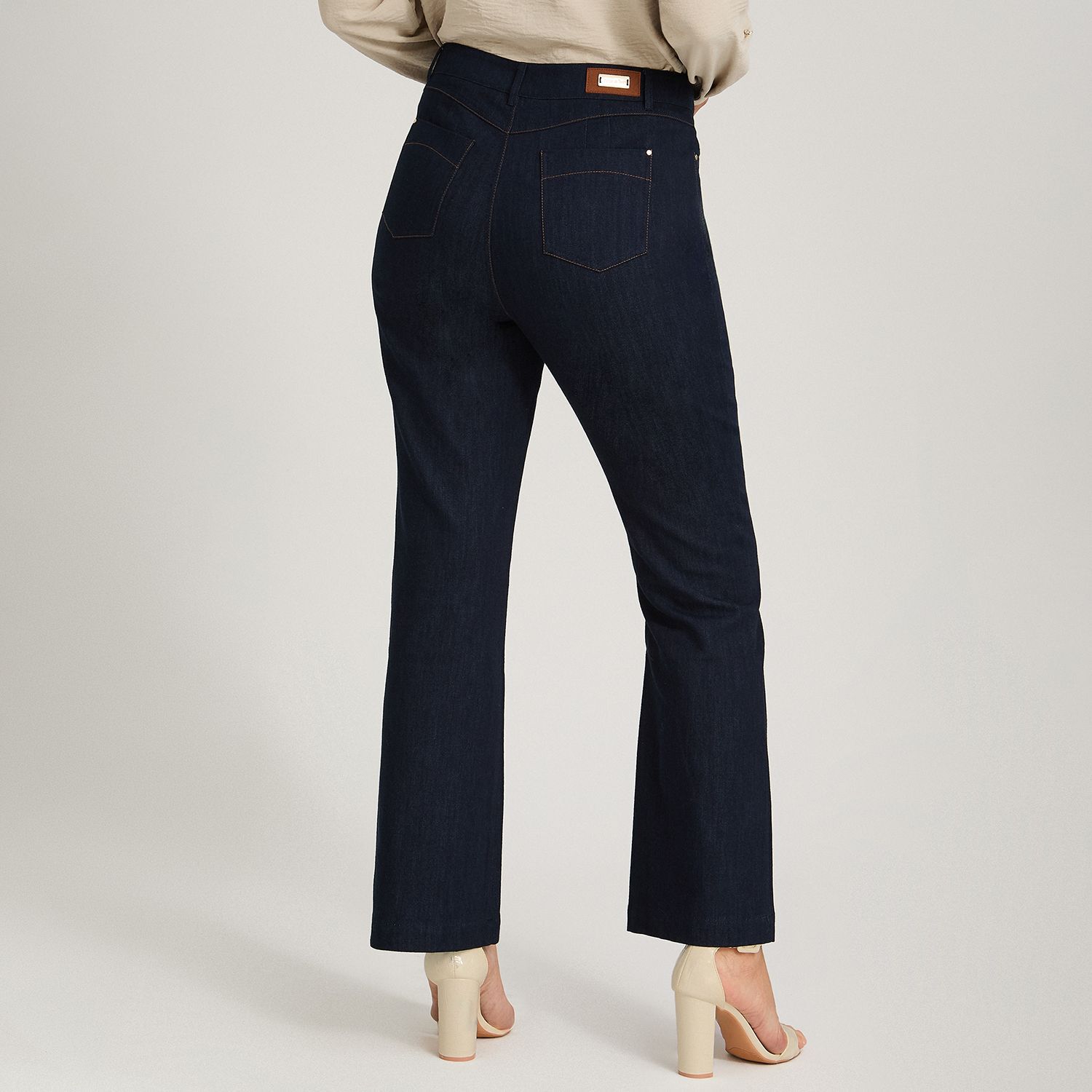 Jeans Tiro Medio Flare Mujer Lorenzo Di Pontti image number 2.0