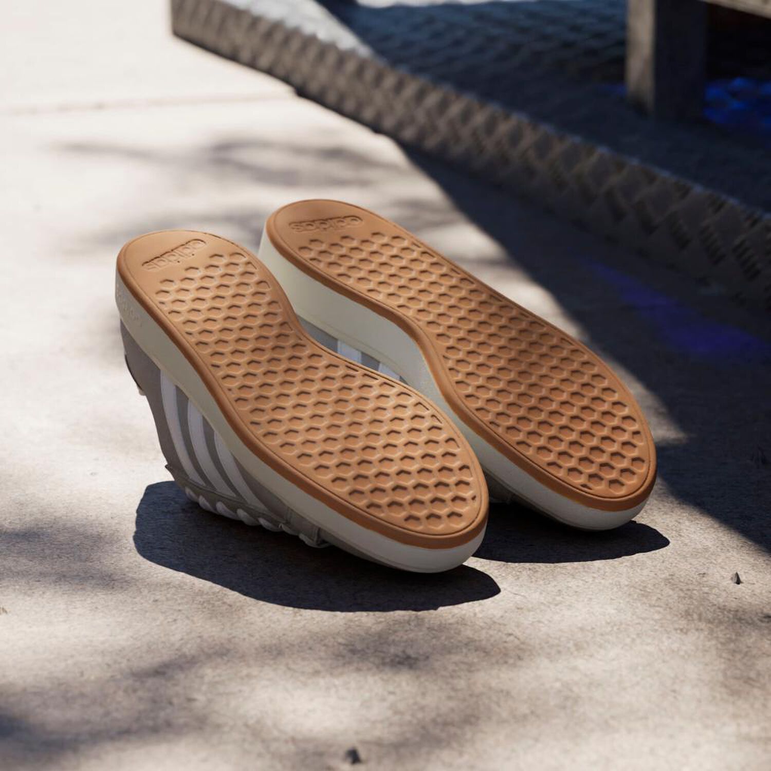 Zapatilla Urbana Adidas Grand Court Base 00s image number 5.0