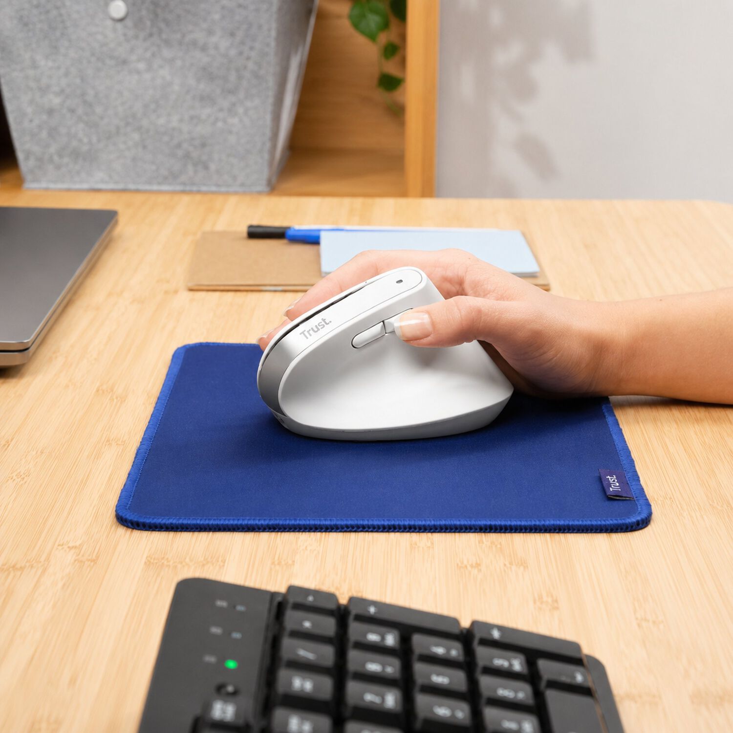 Mouse Vertical Inal&aacute;mbrico Dual Ergon&oacute;mico Trust Bayo+ White image number 8.0