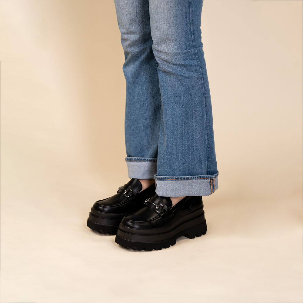 Mocasín Mujer Negro Leonie Chinitown image number 6.0