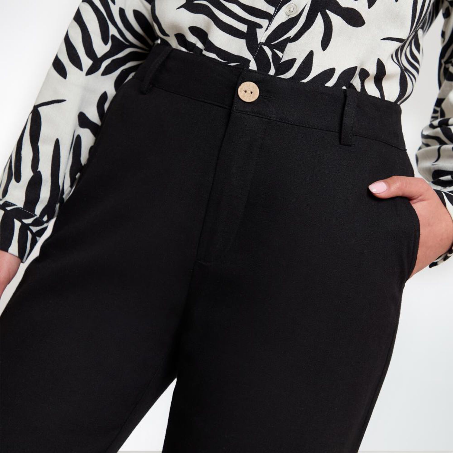 Pantal&oacute;n Sastrero Tiro Medio Straight Mujer Kimera image number 4.0