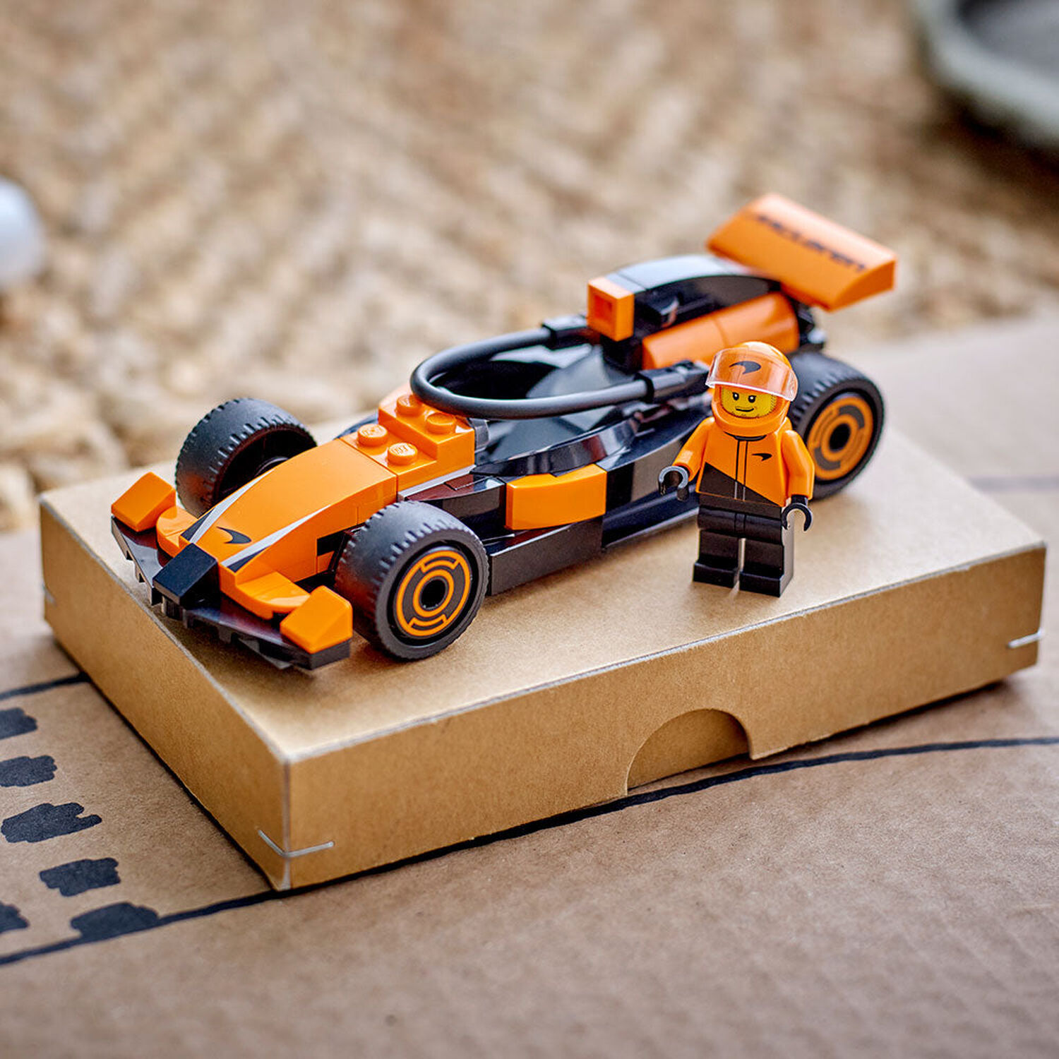 Lego City - Piloto De F1 Con Auto Mclaren - 60442 image number 5.0