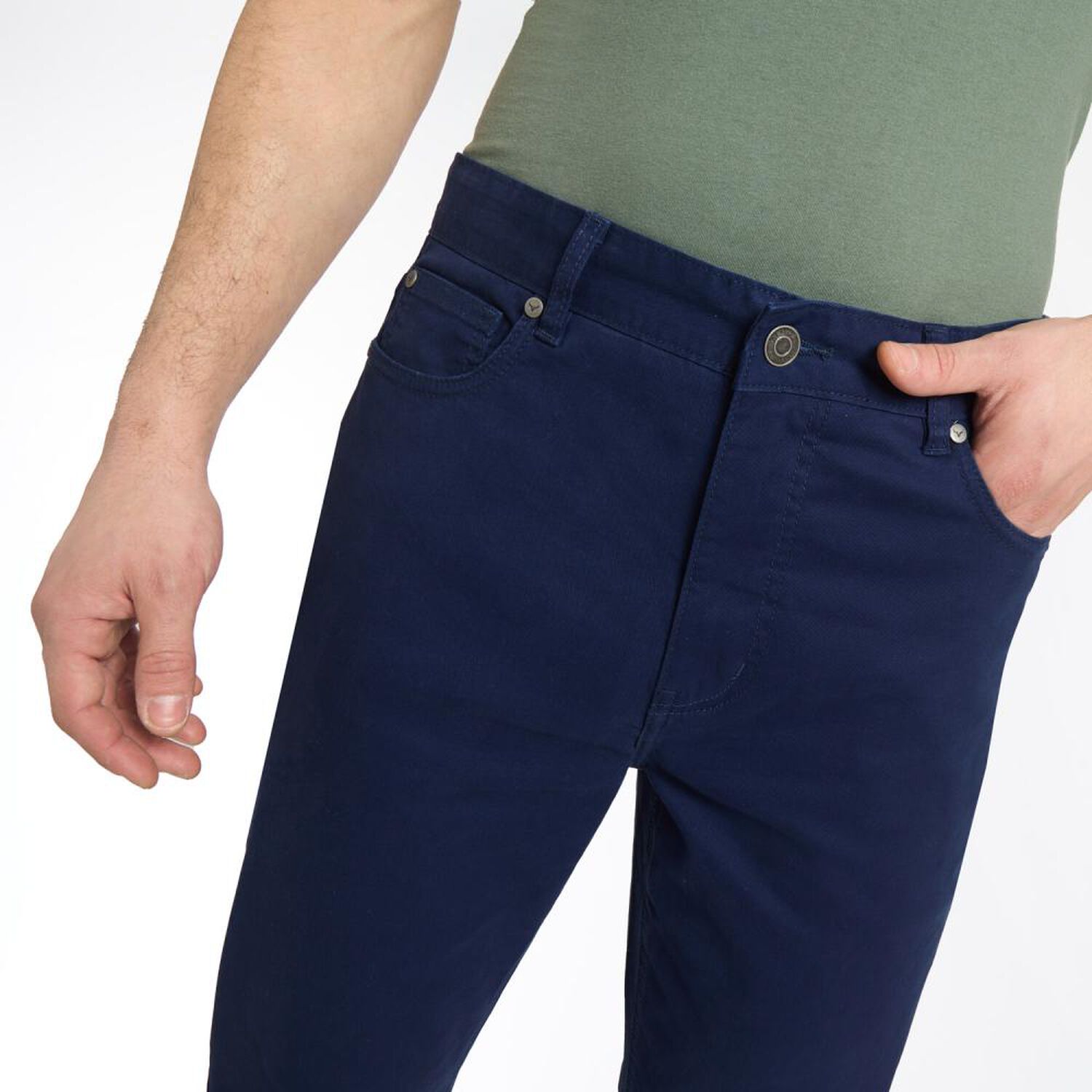 Pantal&oacute;n Liso Tiro Medio Slim Fit Hombre Az Black image number 4.0