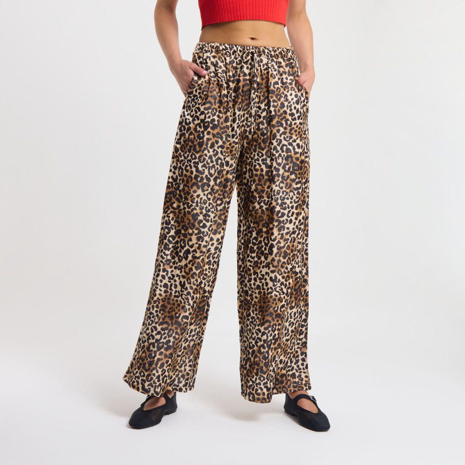Pantal&oacute;n Animal Print Tiro Medio Relax Mujer Rolly Go image number 0.0