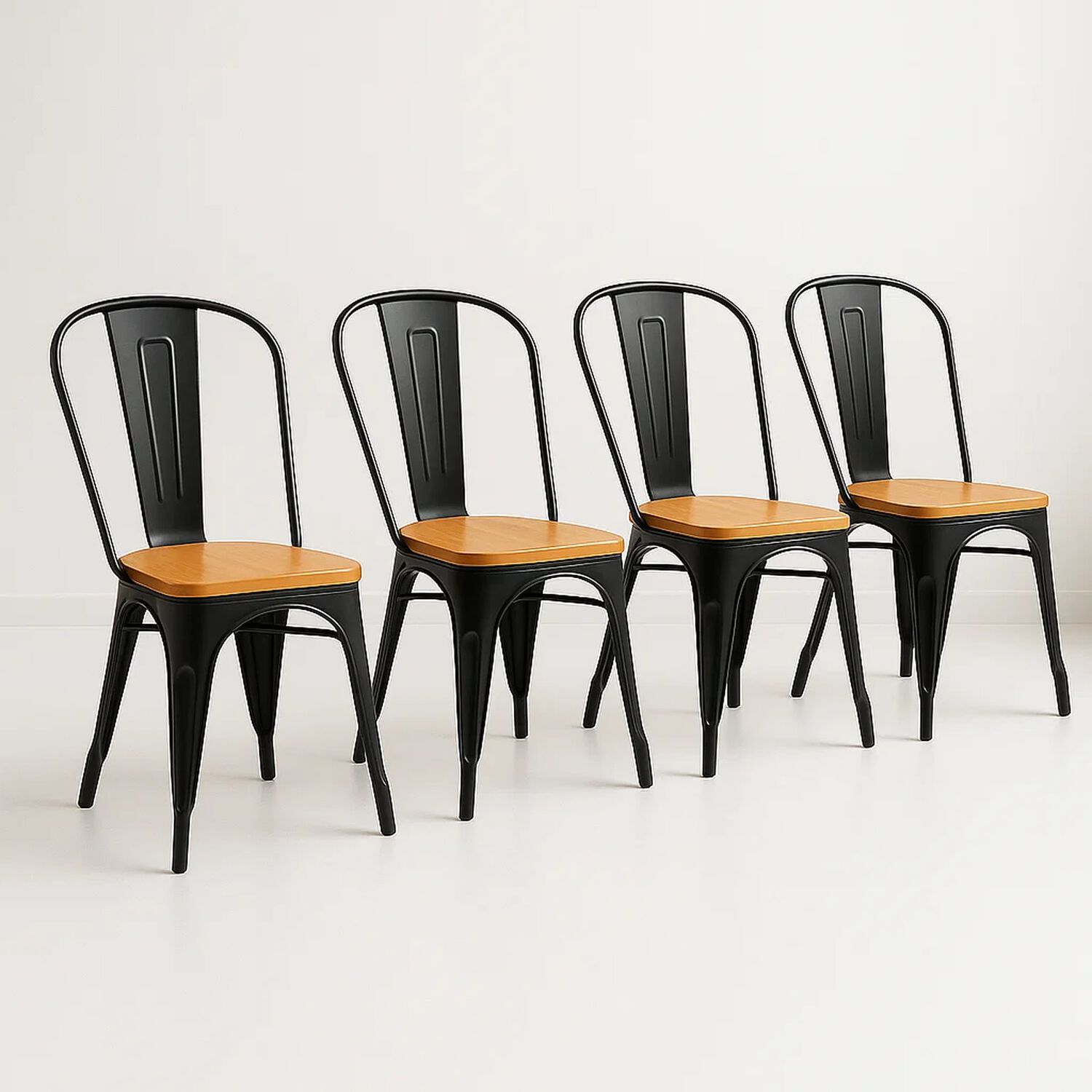Pack De 4 Sillas Tolix Con Asiento De Madera Clara - Negras image number 0.0