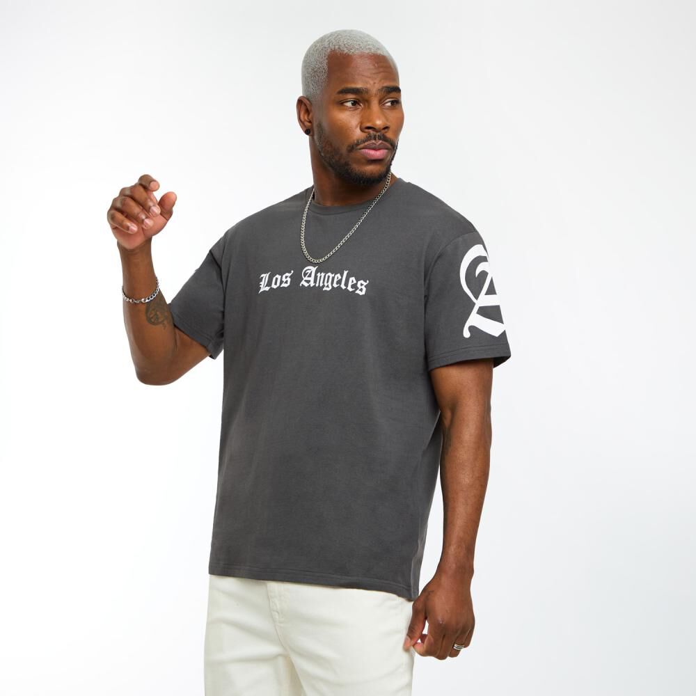 Polera Estampada Oversize Manga Corta Cuello Redondo Hombre Rolly Go image number 2.0