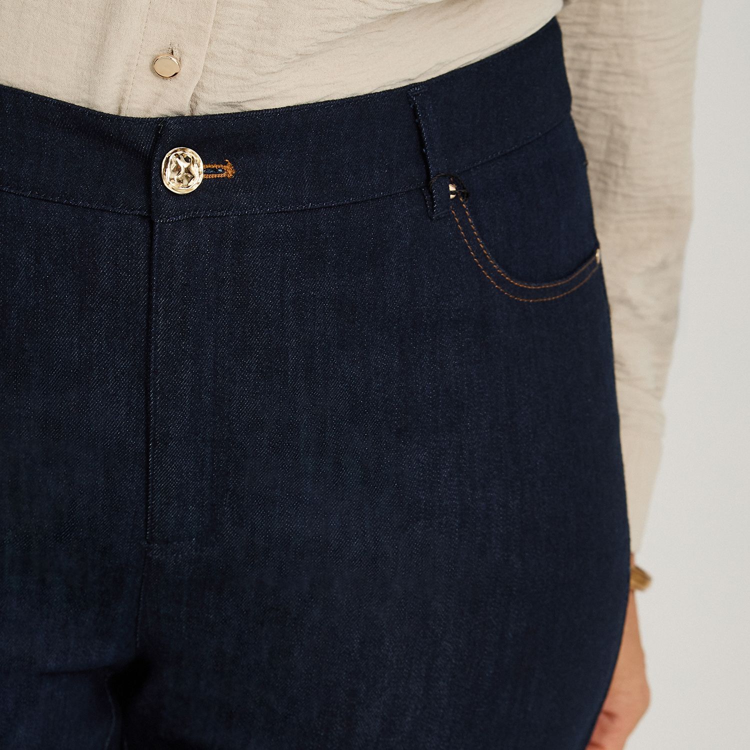 Jeans Tiro Medio Flare Mujer Lorenzo Di Pontti image number 3.0