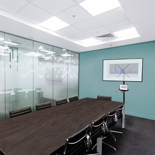 Rack Pedestal Tv 10" A 48" - 25kg - Inclinable C/ruedas Sbrr11 - Brasforma