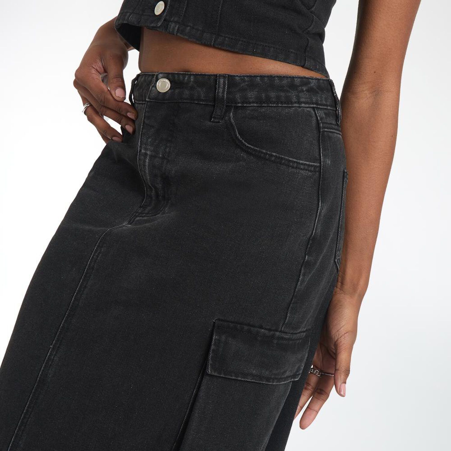 Falda Denim Tiro Medio Cargo Mujer Rolly Go image number 4.0