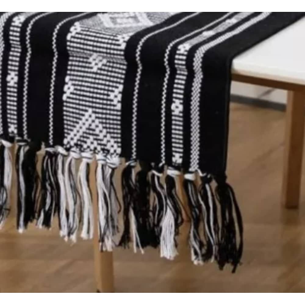 Camino De Mesa Medida 37x180cm Tejido Bordado Poliester Negro Rombo image number 1.0