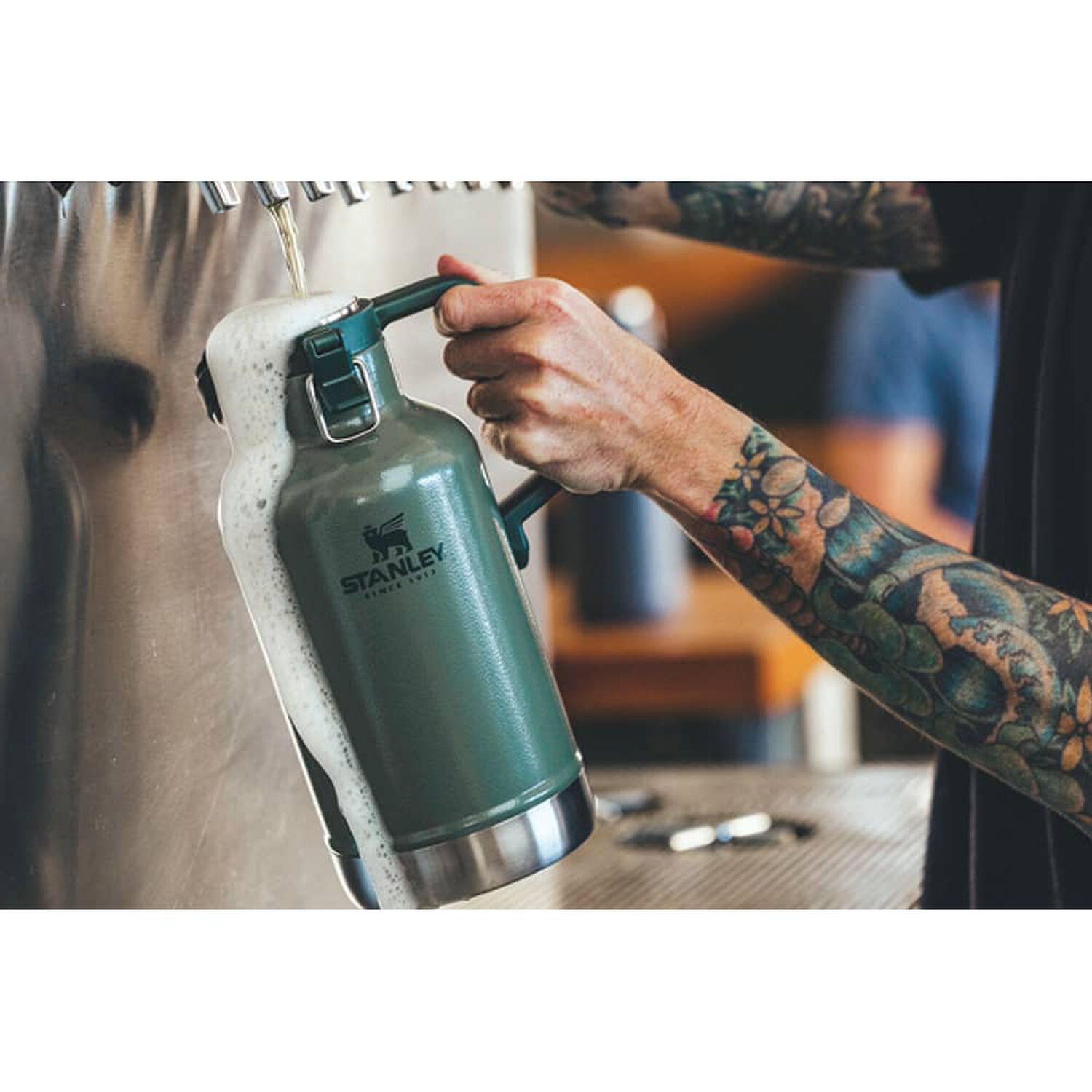 Growler Stanley Classic Verde | 1.9 Lt image number 3.0