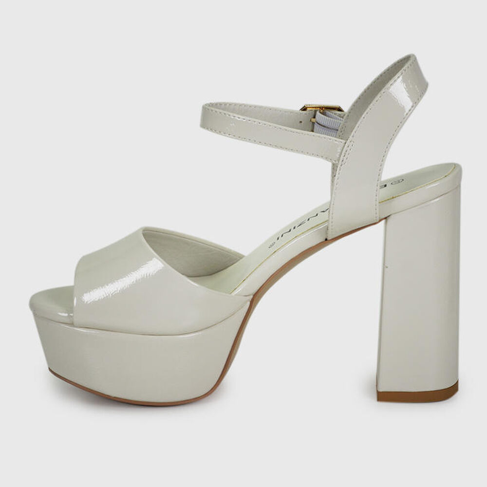 Sandalia Goldie Beige image number 6.0