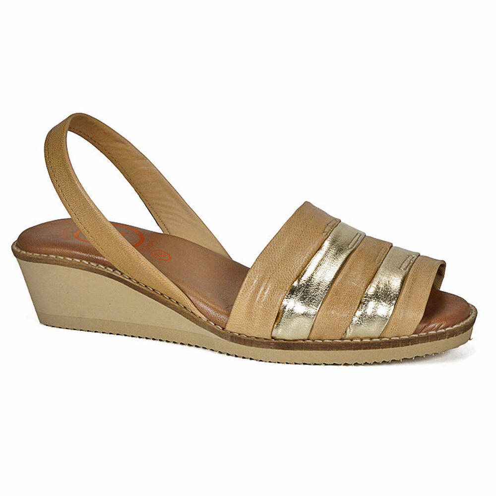 Sandalia Cuero Charmiane Camel Dorado image number 0.0