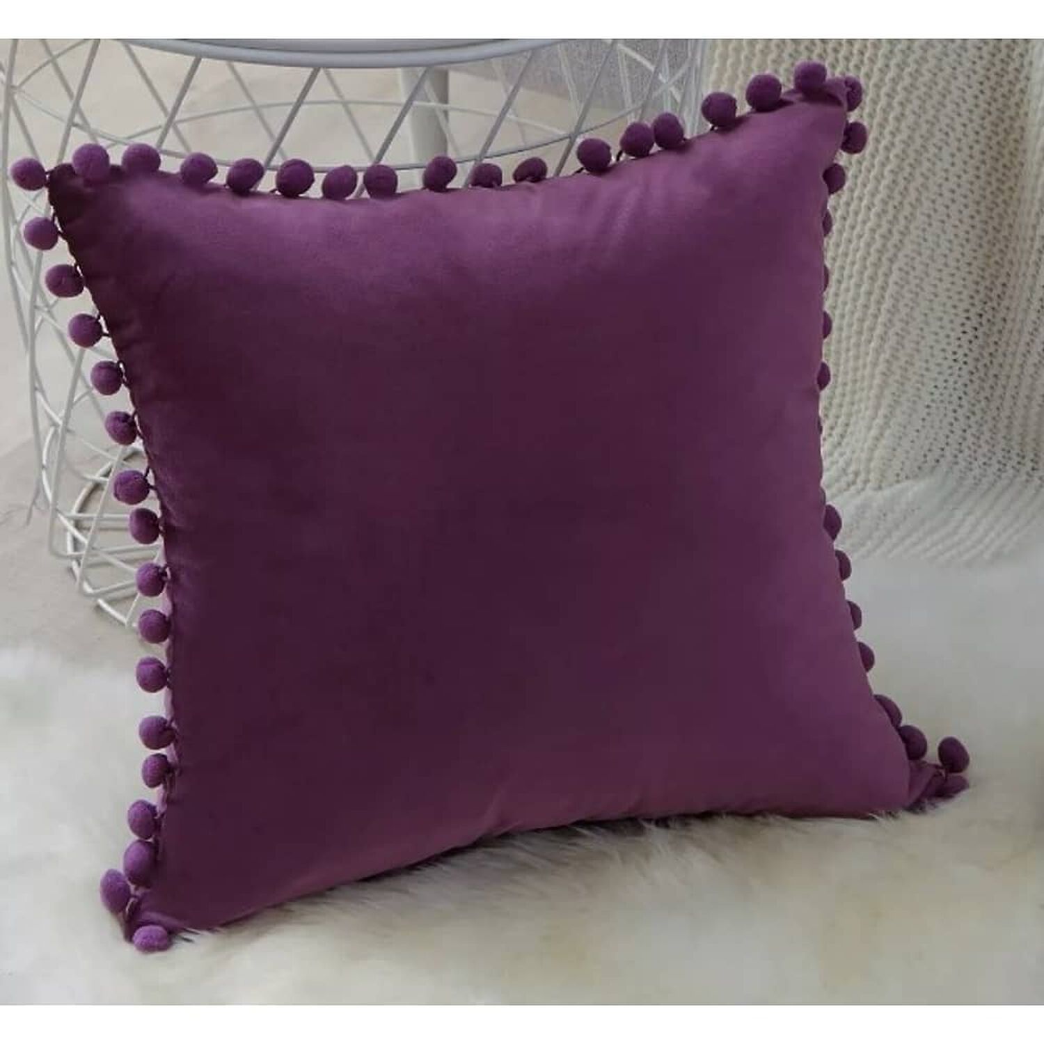 Funda De Cojines Con Pompones. Medida 45x45. Terciopelo. Morado image number 2.0