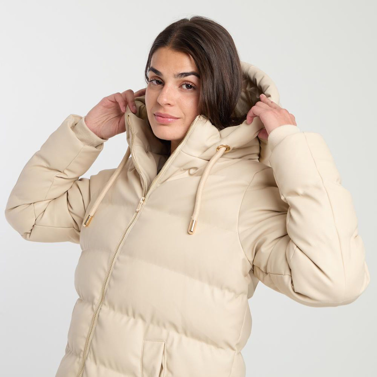 Parka Larga Cuello Alto Con Cacpucha Mujer Rolly Go image number 4.0