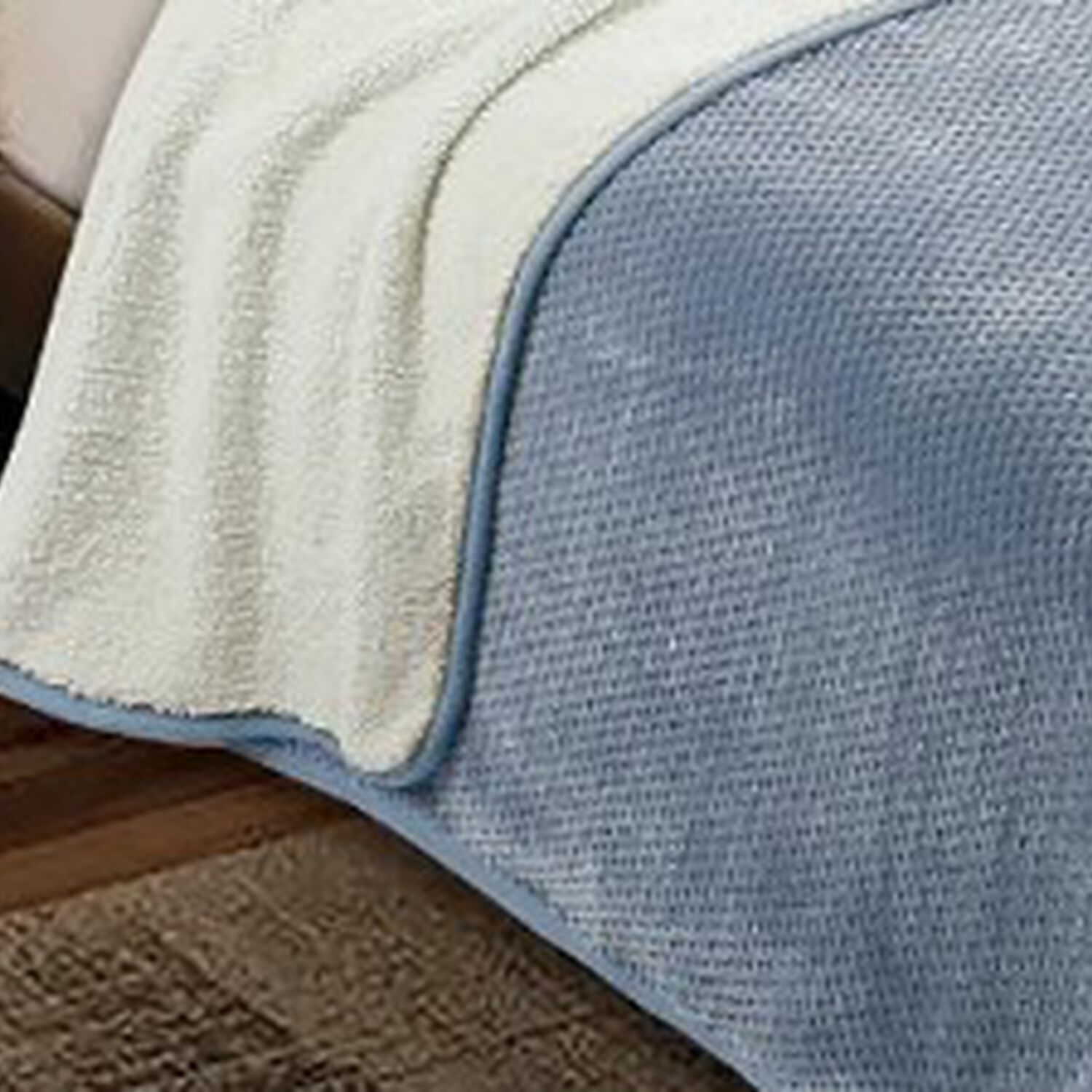 Manta Con Chiporro Sherpa Arredo Reversible Color Azul Acero image number 3.0