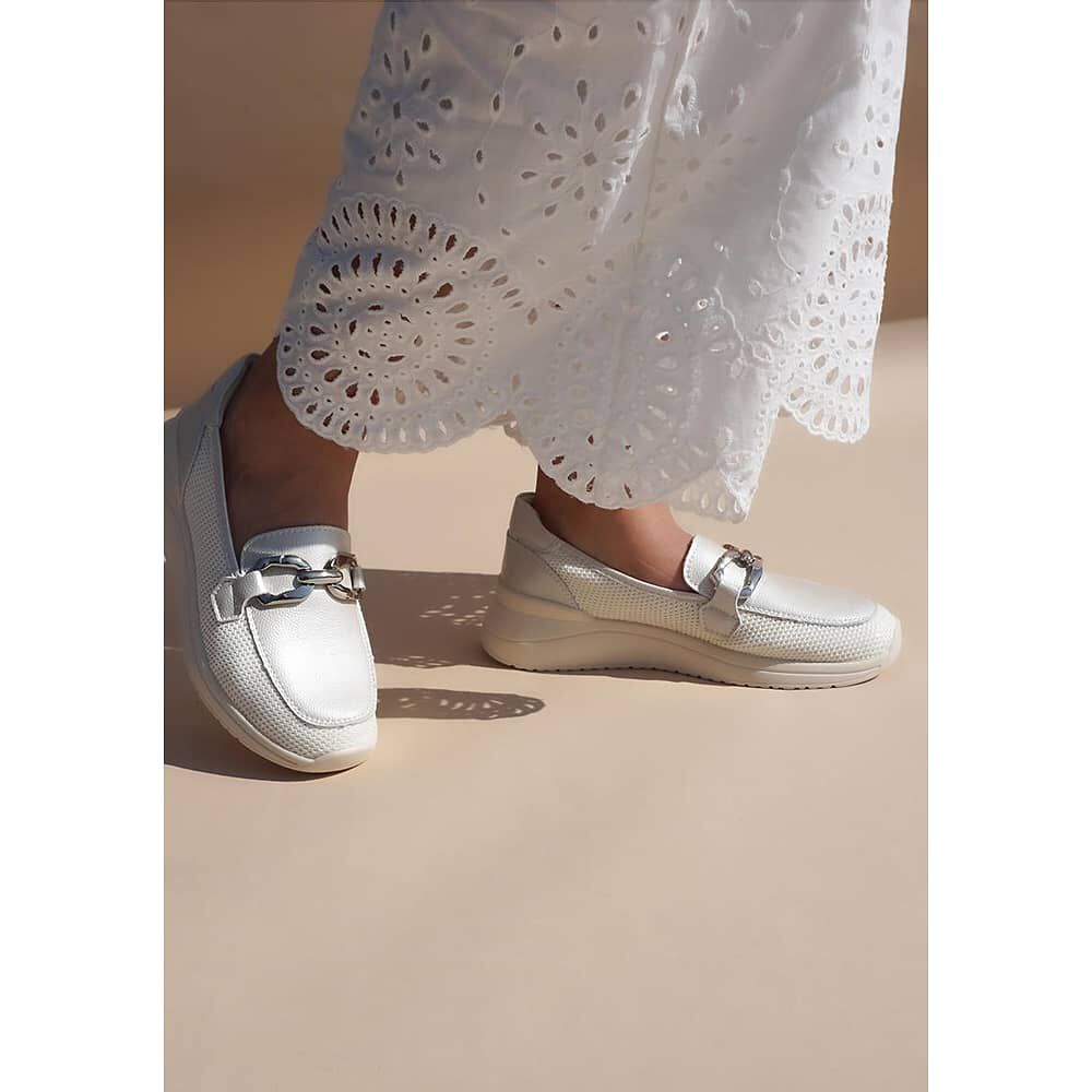 Mocas&iacute;n Cuero Zully Blanco image number 6.0