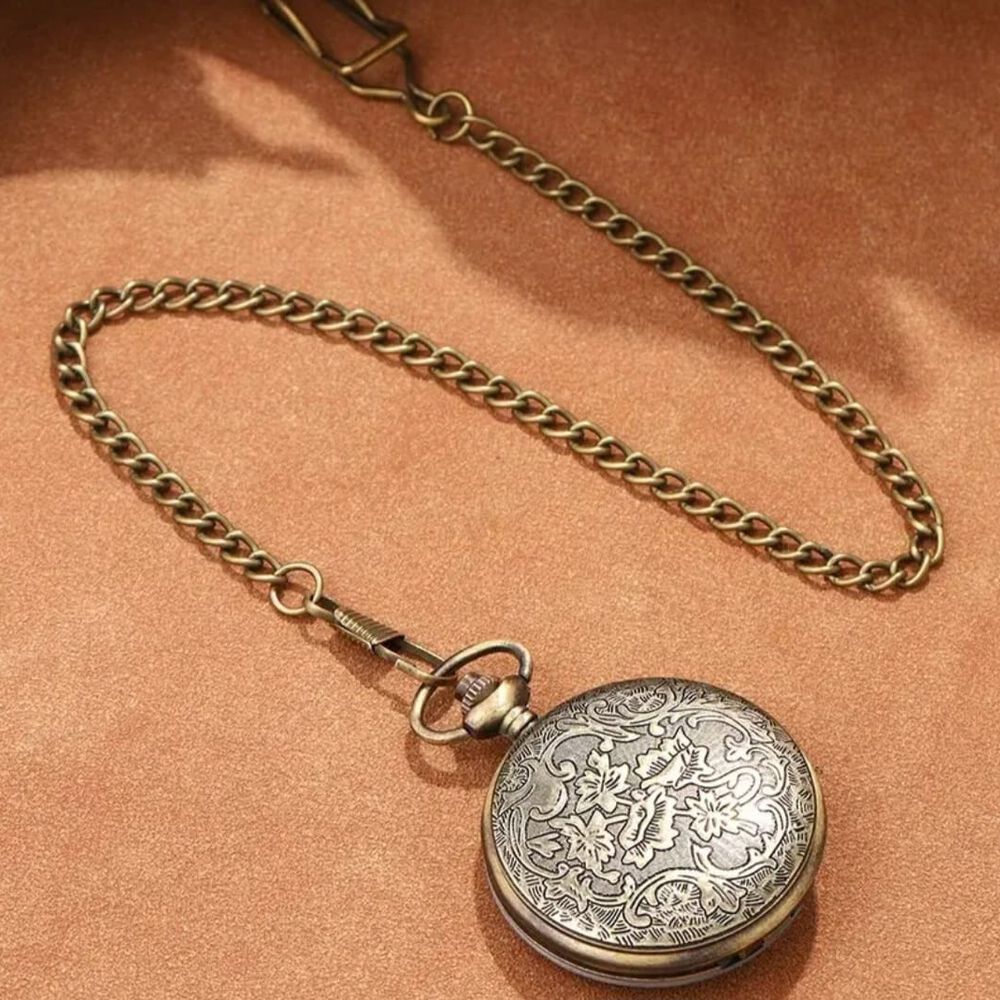 Reloj De Bolsillo Con Dise&ntilde;o De Mariposa image number 2.0