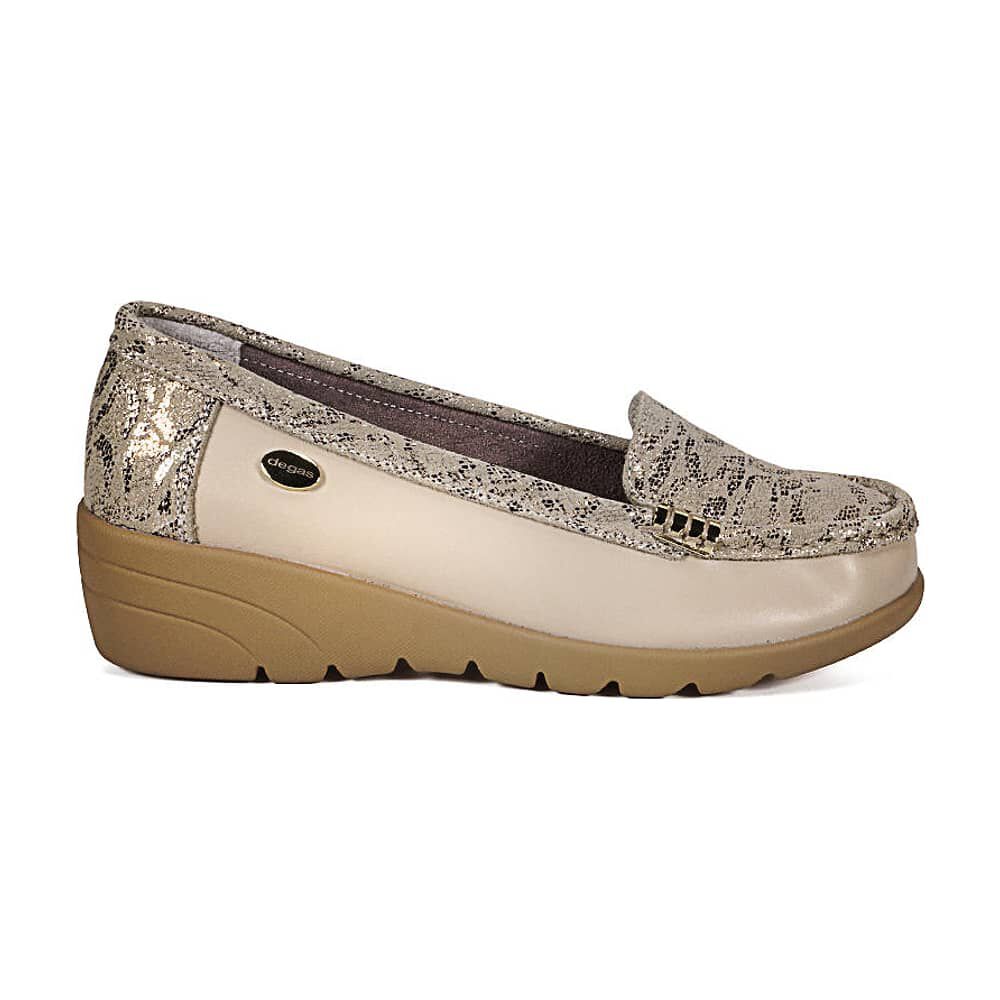 Mocas&iacute;n Cuero Eliette Beige Snake image number 1.0