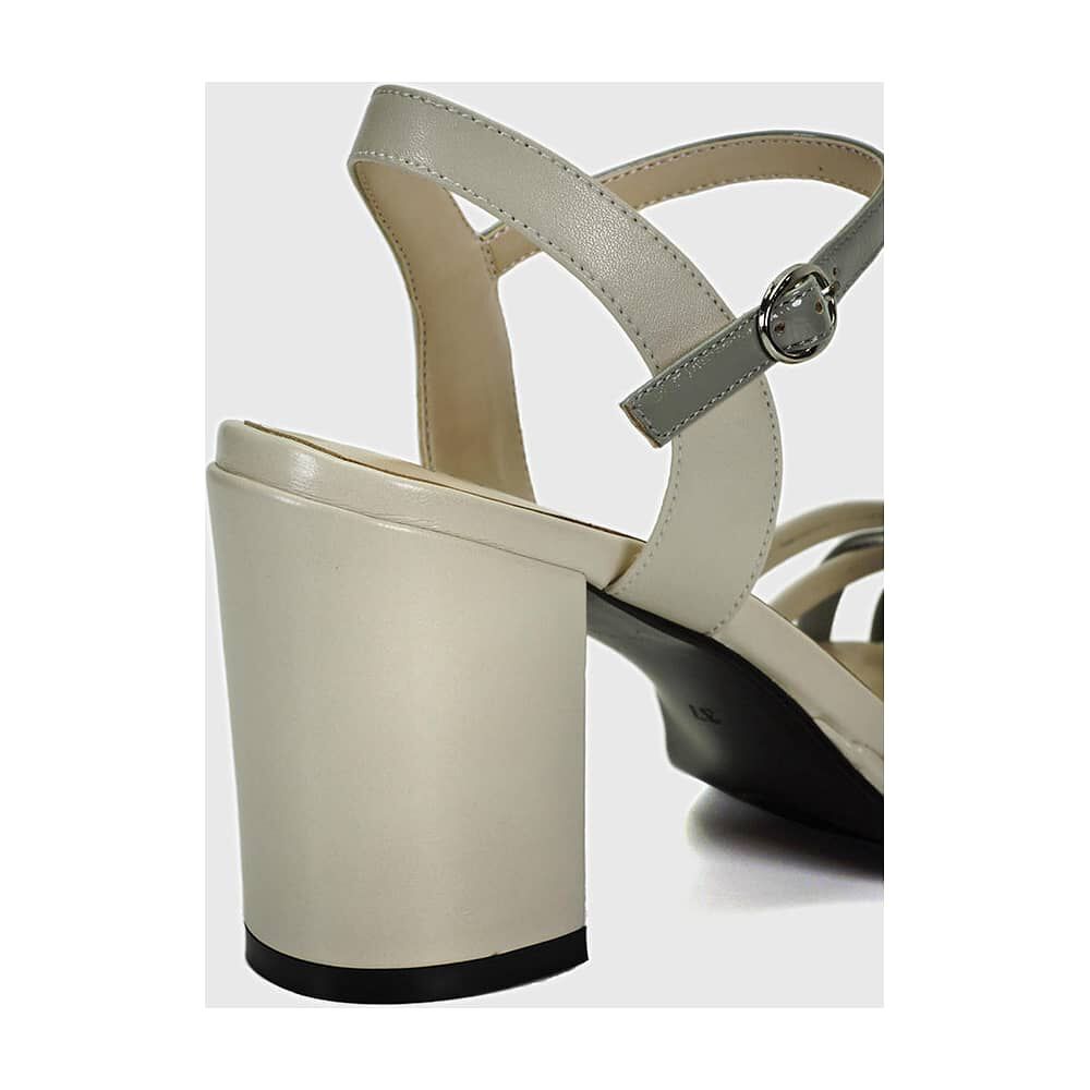 Sandalia Paula Crema image number 4.0