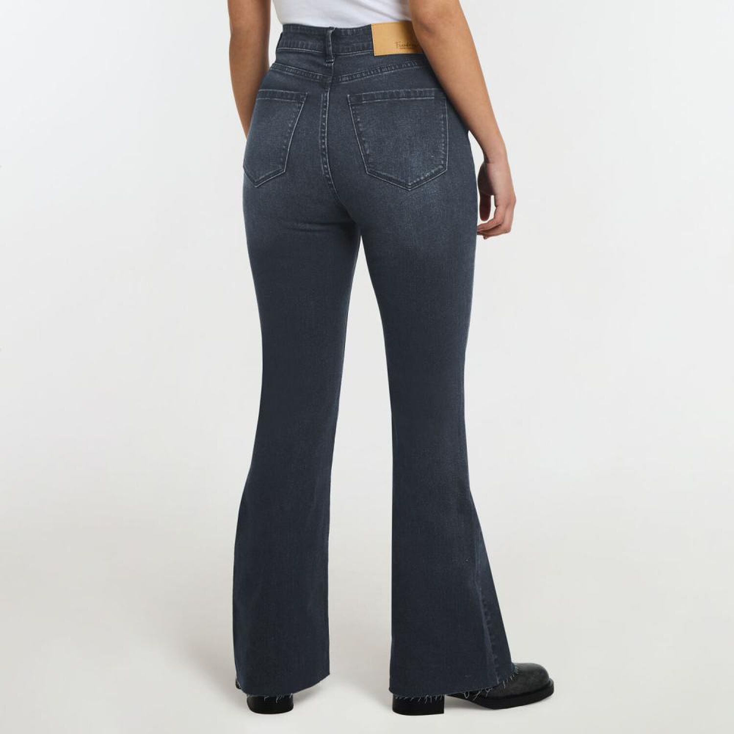 Jeans Flare Con Focalizado Tiro Medio Flare Mujer Freedom image number 2.0