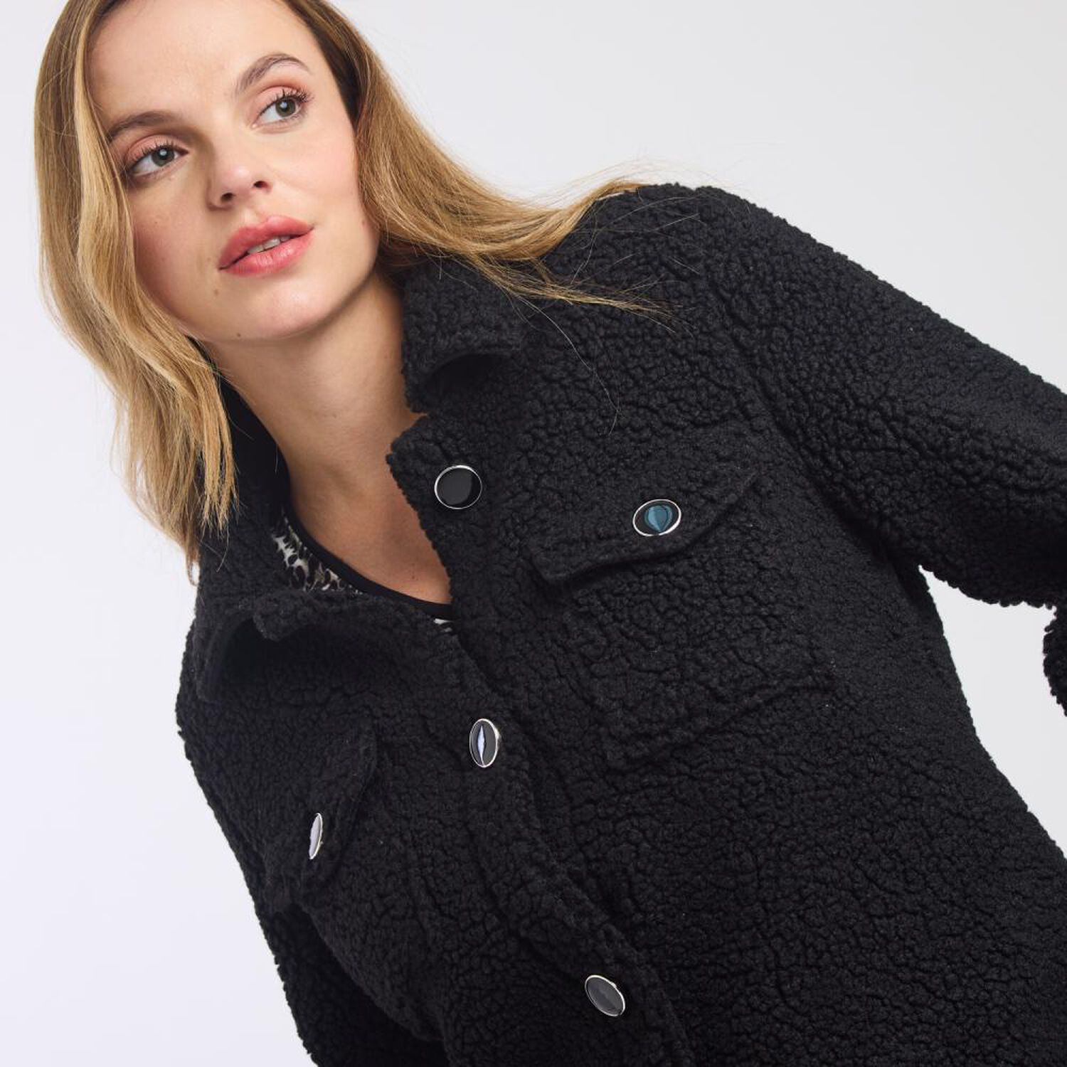 Chaqueta Regular Cuello Camisero Mujer Kimera image number 4.0
