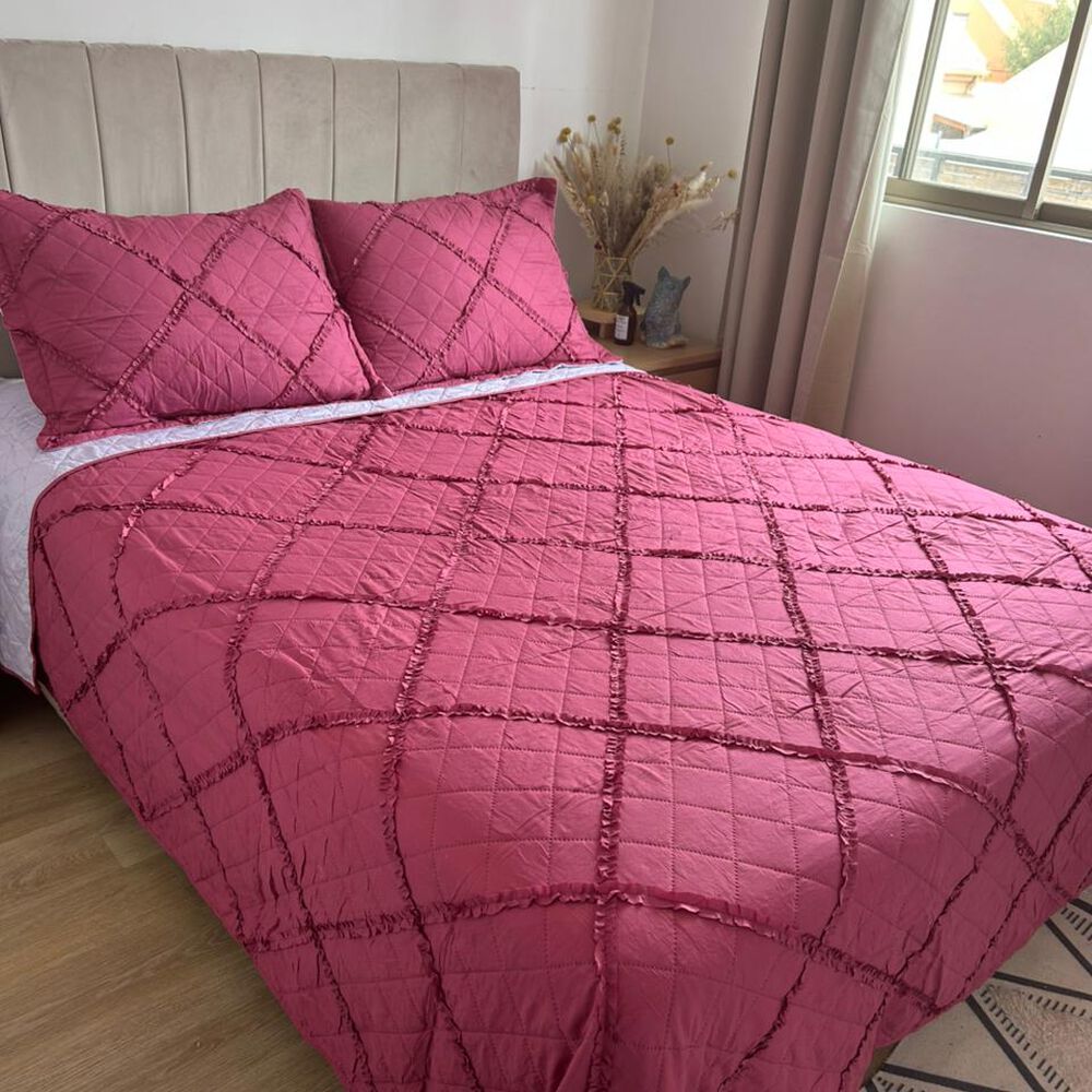 Cubrecama 2 Plazas Microfibra Con Vuelos Fucsia image number 2.0