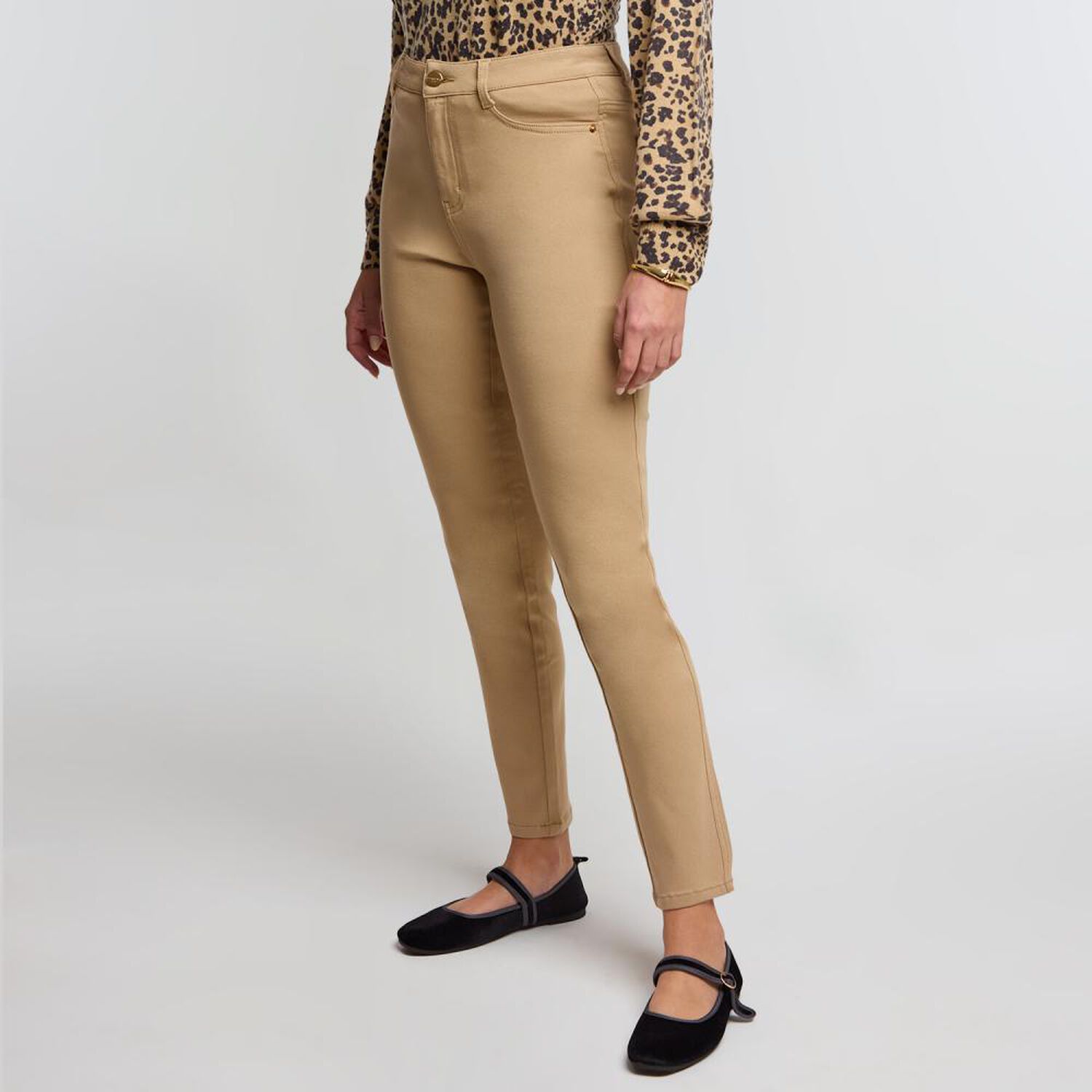 Pantal&oacute;n B&aacute;sico Tiro Medio Straight Mujer Kimera image number 2.0