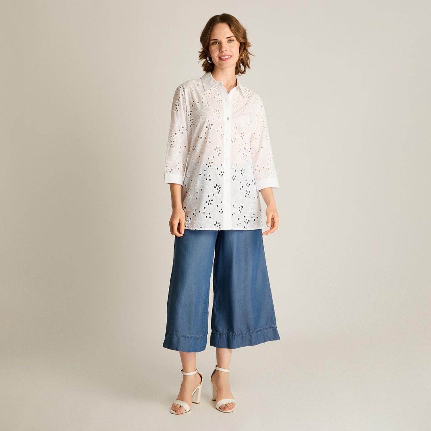 Blusa Aplicaci&oacute;n Broderie Y Botones Manga 3/4 Mujer Lorenzo Di Pontti image number 1.0